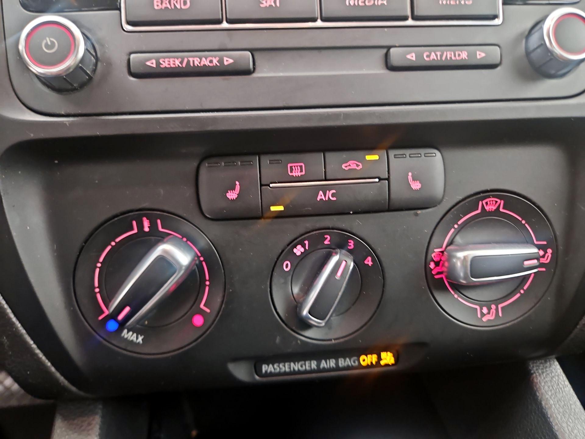 Thumbnail: 2014 Volkswagen Jetta - 15