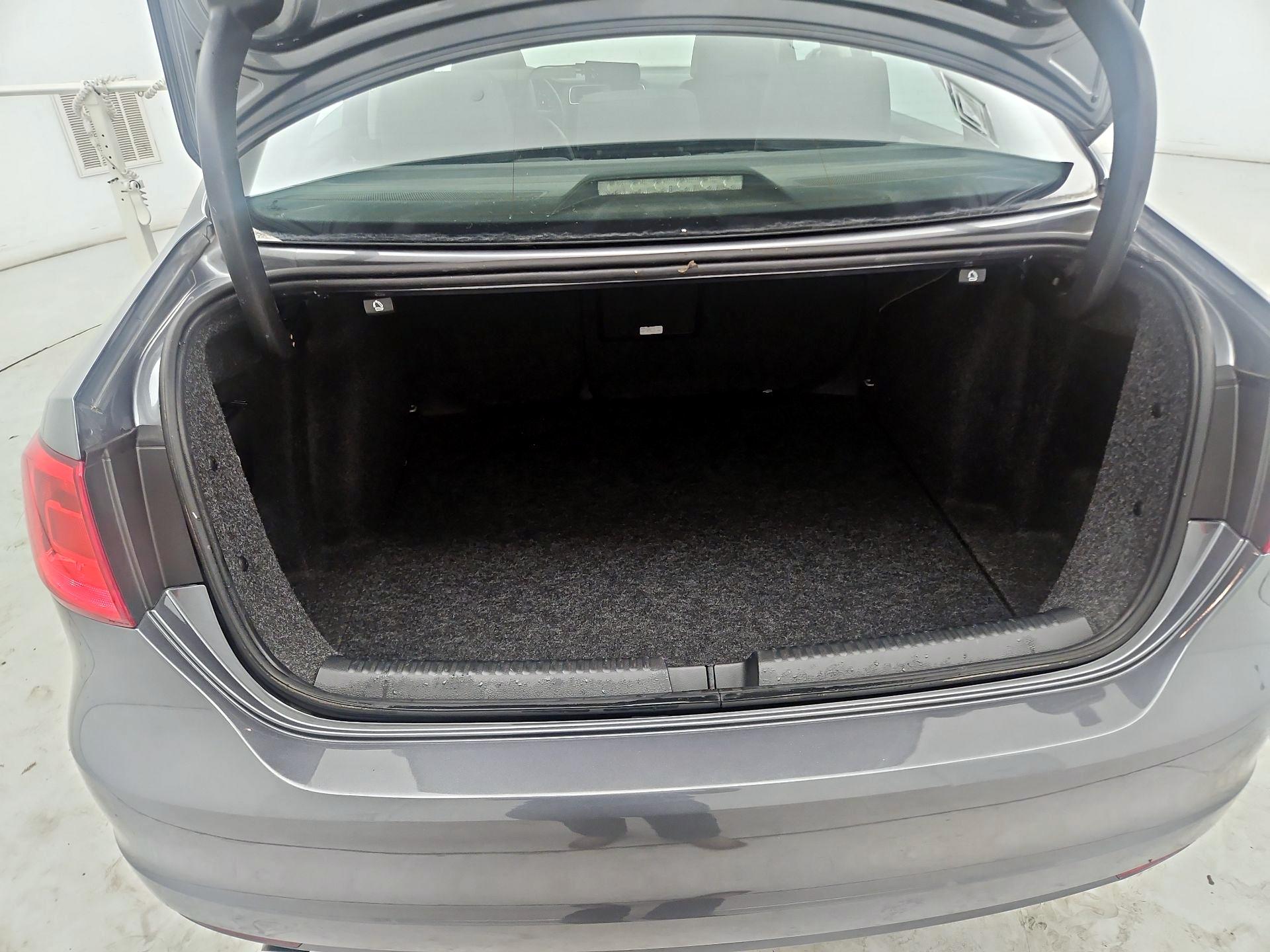 Thumbnail: 2014 Volkswagen Jetta - 18