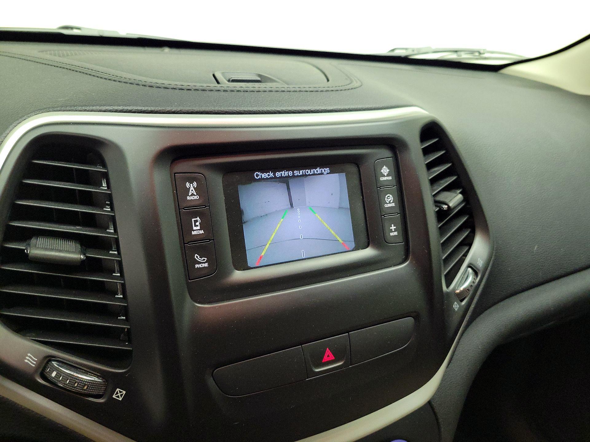 Thumbnail: 2015 Jeep Cherokee - 14