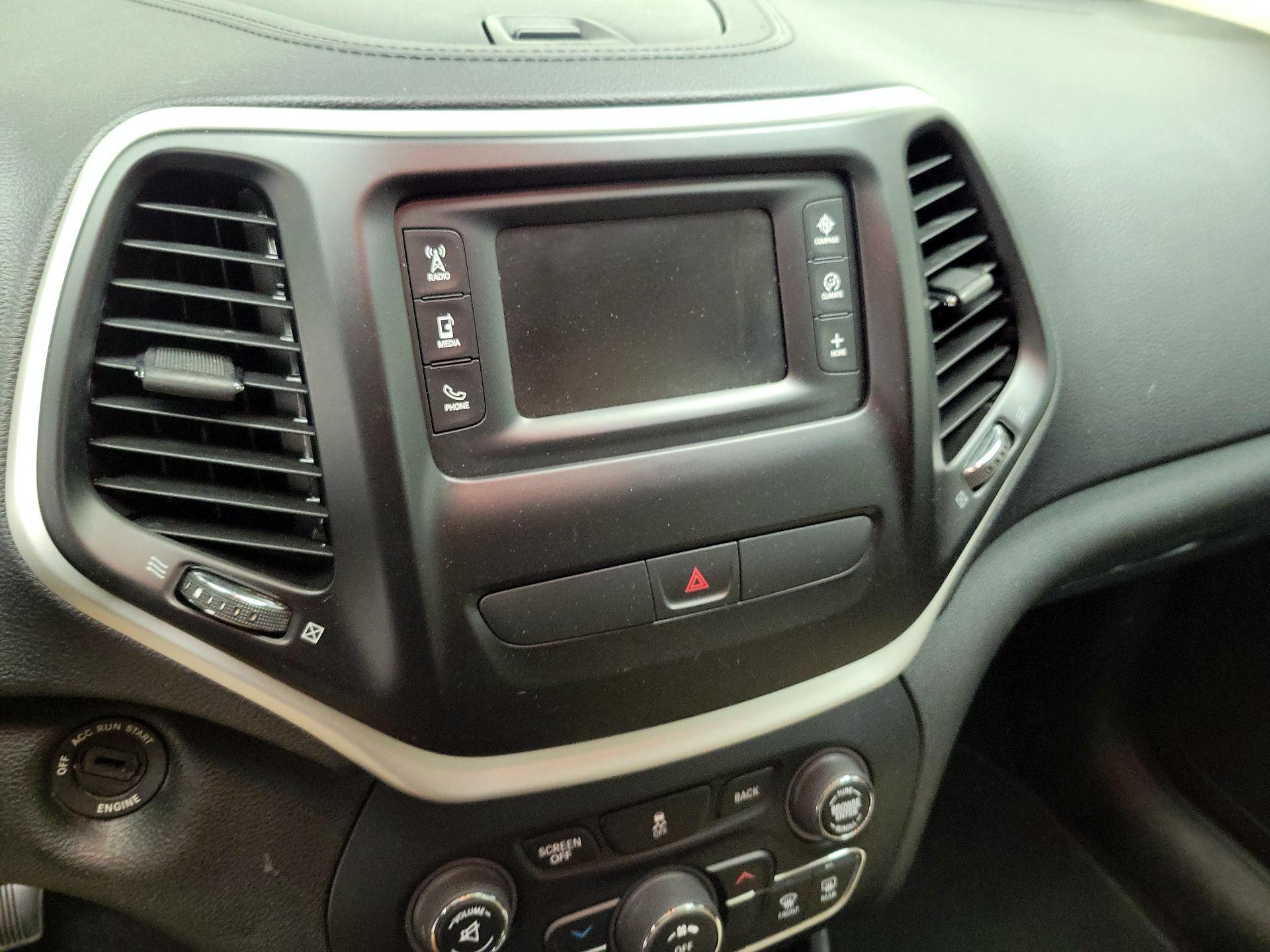 Thumbnail: 2015 Jeep Cherokee - 15