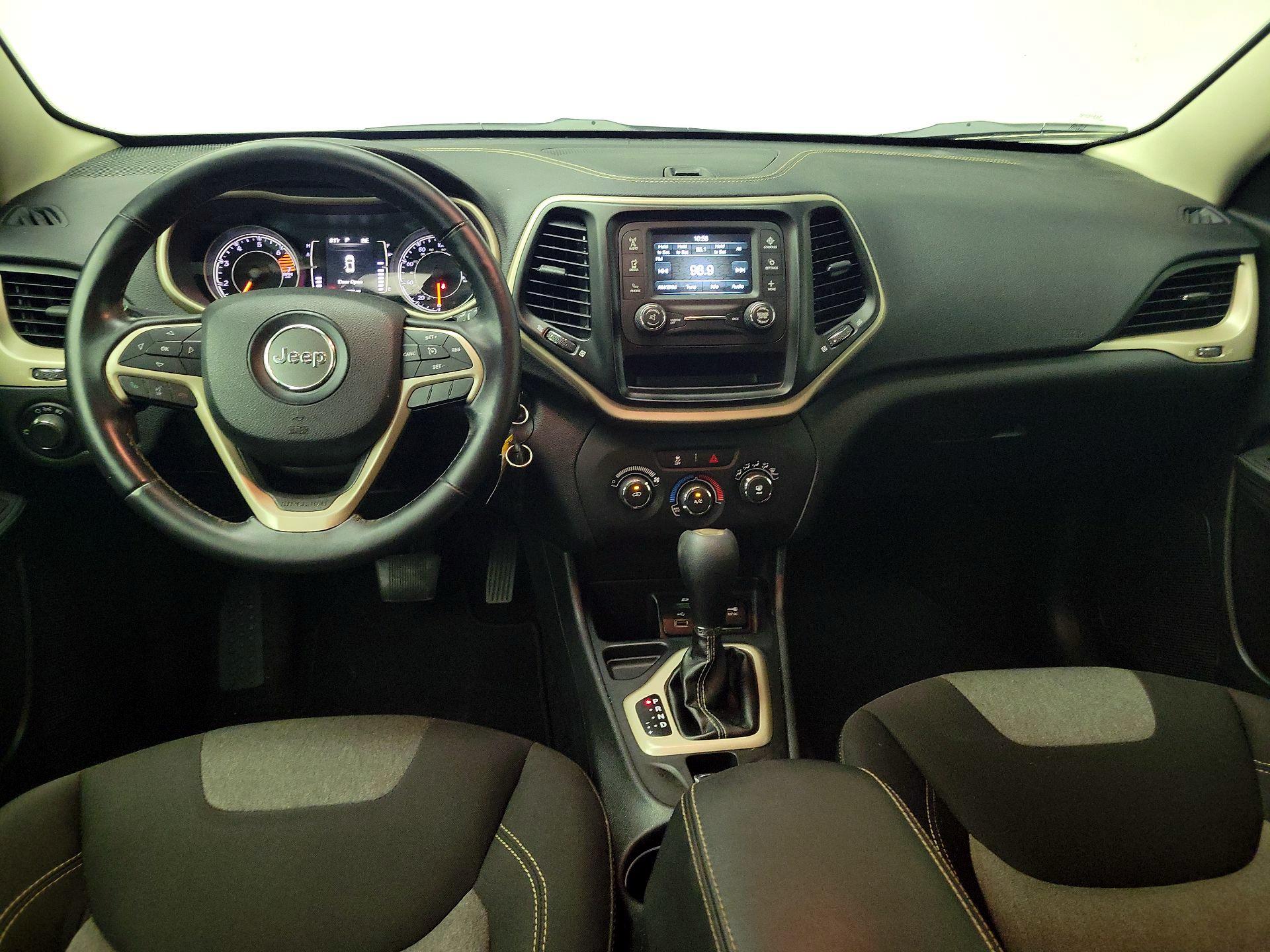 Thumbnail: 2017 Jeep Cherokee - 9