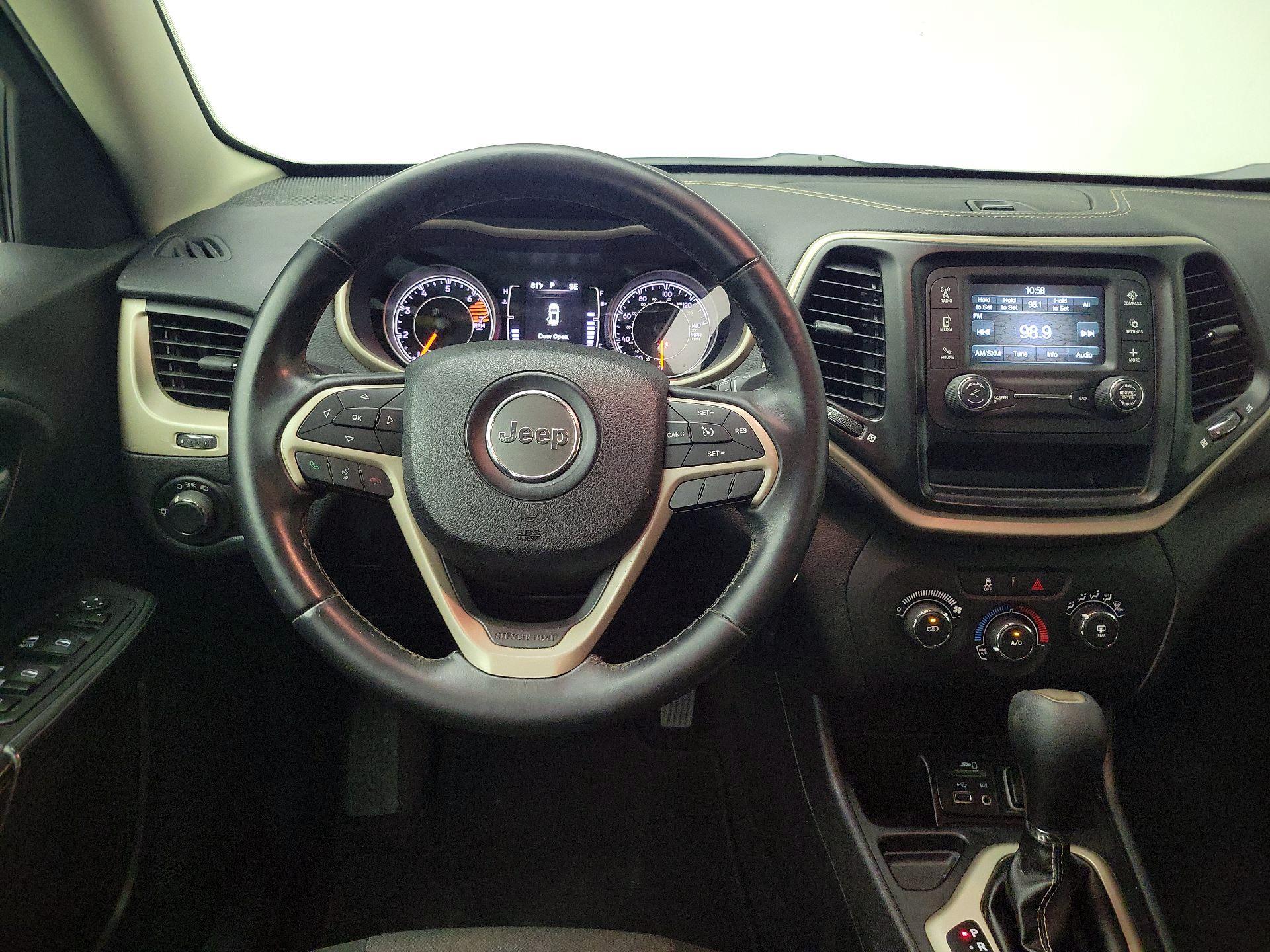 Thumbnail: 2017 Jeep Cherokee - 10