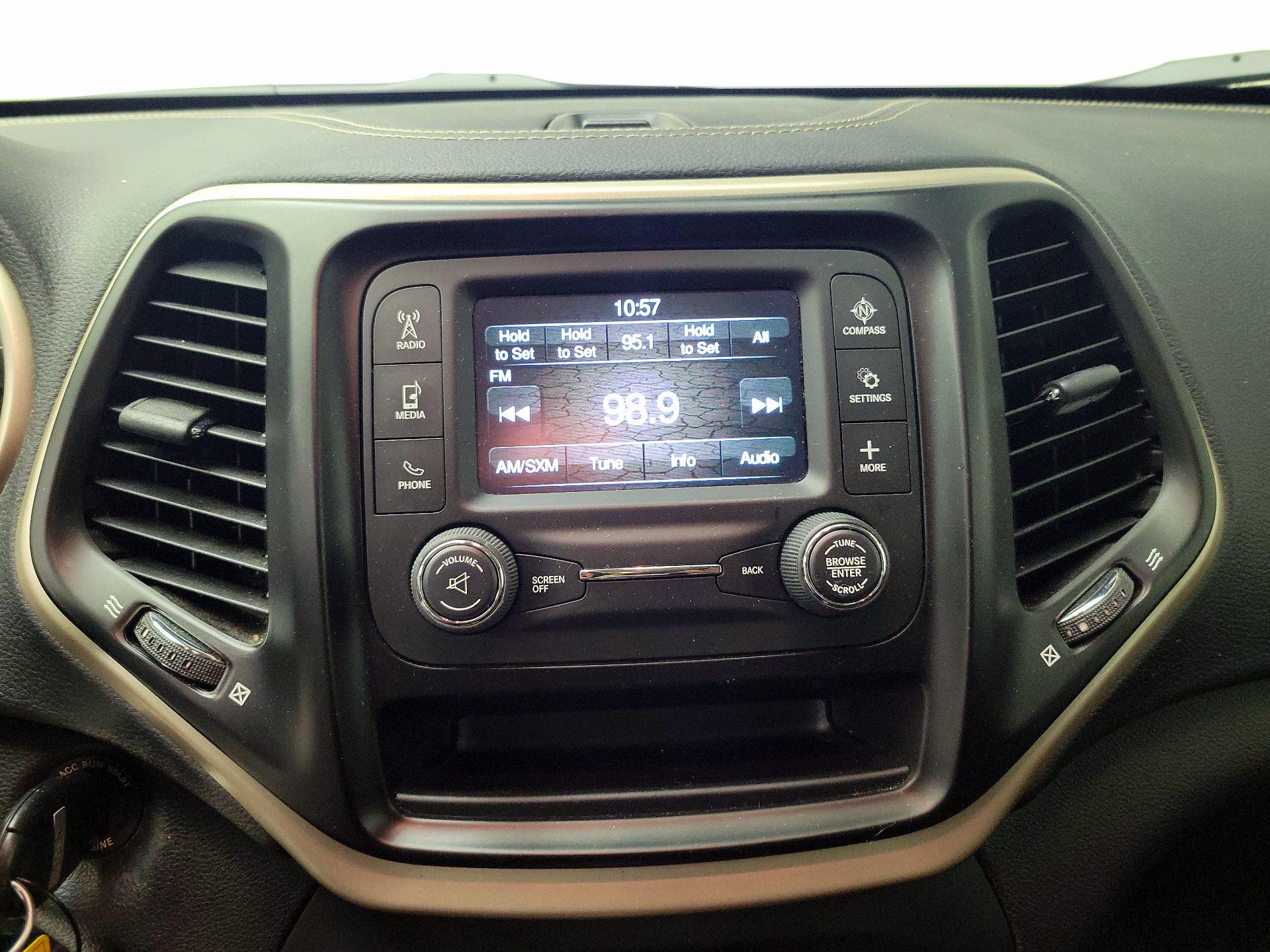 Thumbnail: 2017 Jeep Cherokee - 14