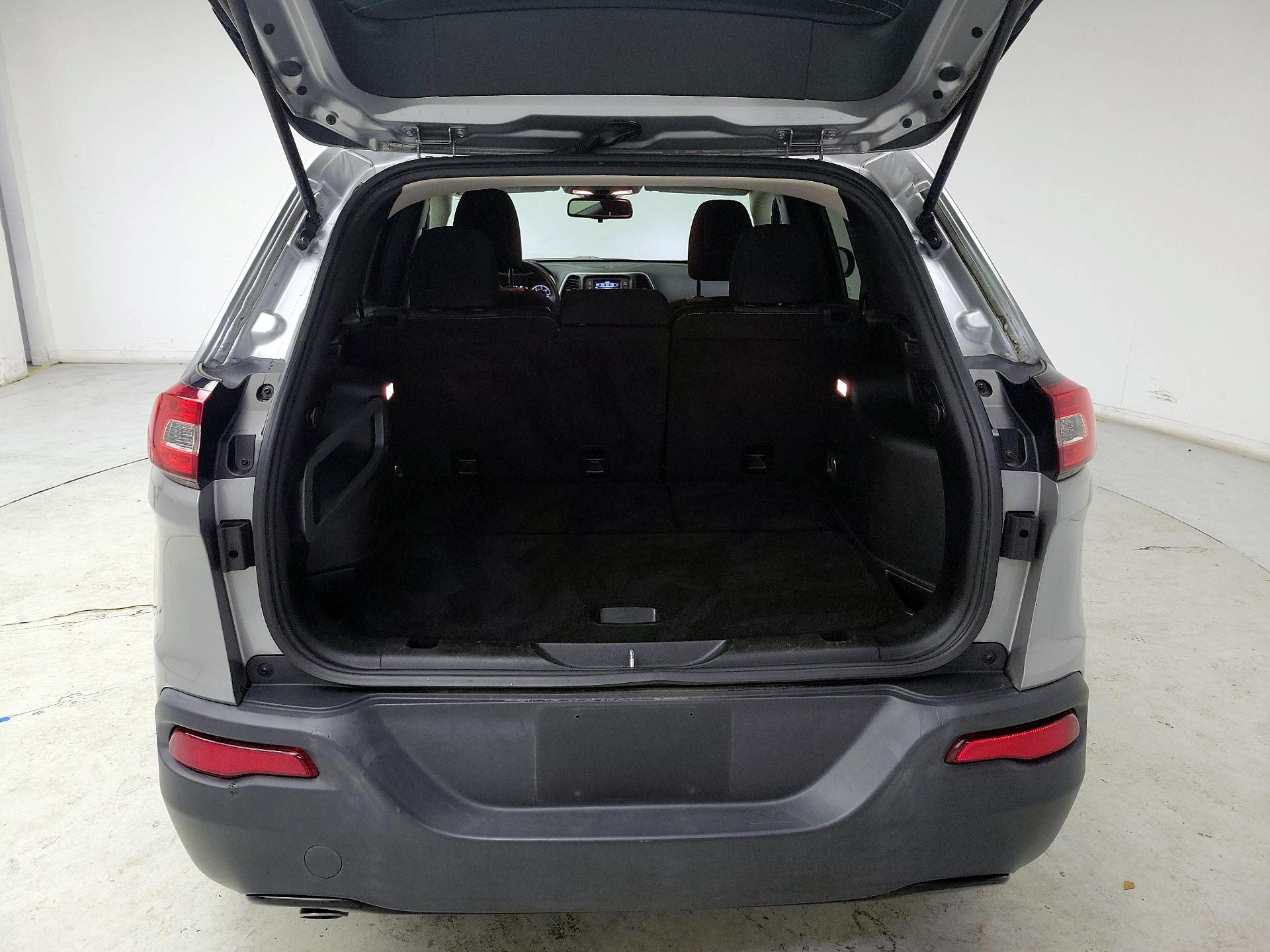 Thumbnail: 2017 Jeep Cherokee - 19
