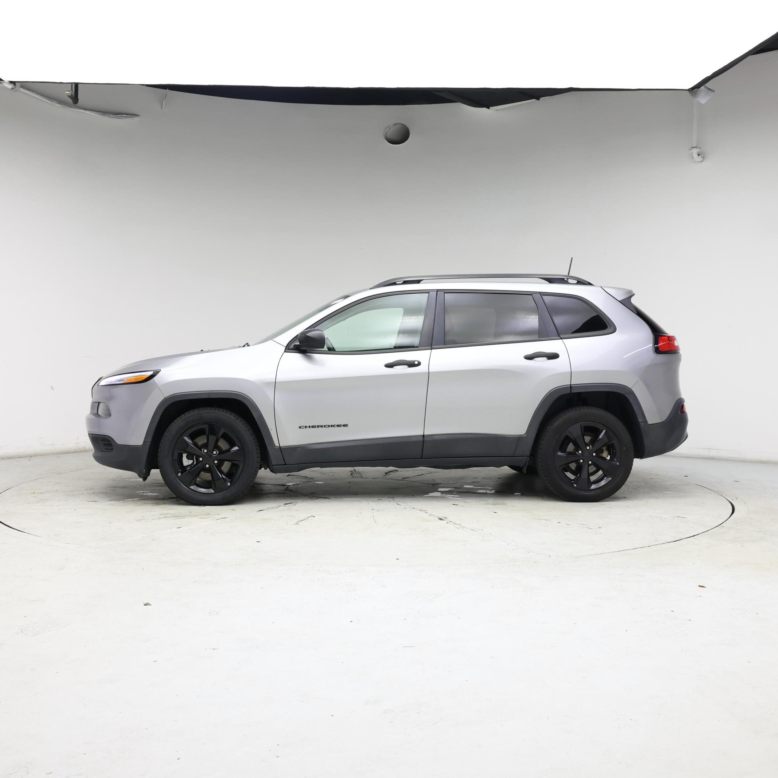 Thumbnail: 2017 Jeep Cherokee - 3
