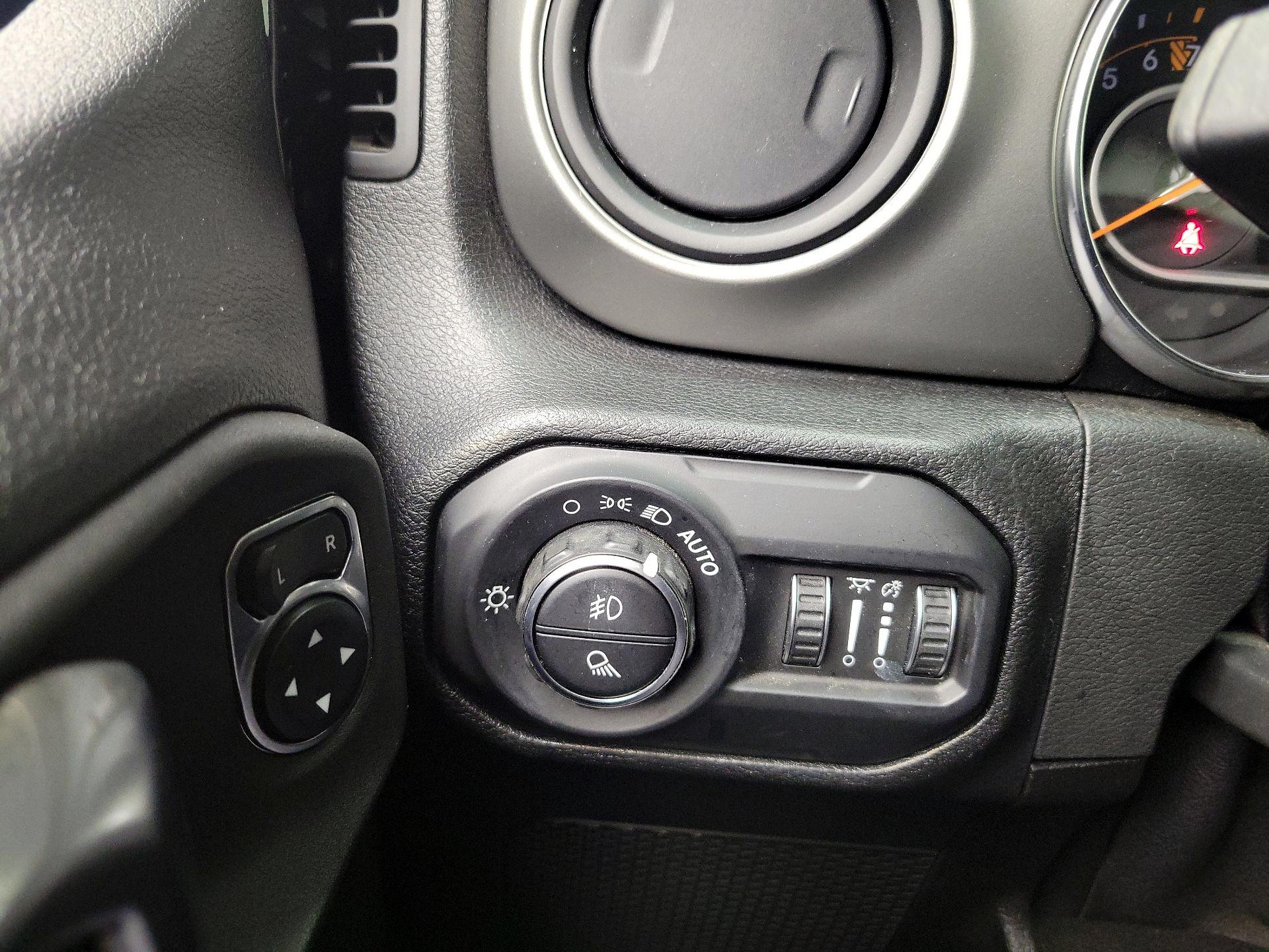 Thumbnail: 2021 Jeep Gladiator - 13