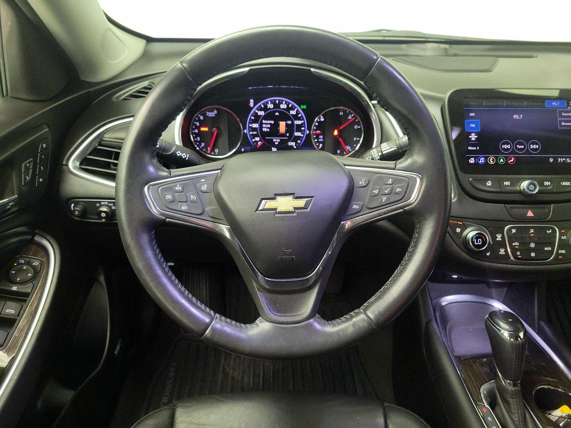 Thumbnail: 2020 Chevrolet Malibu - 10