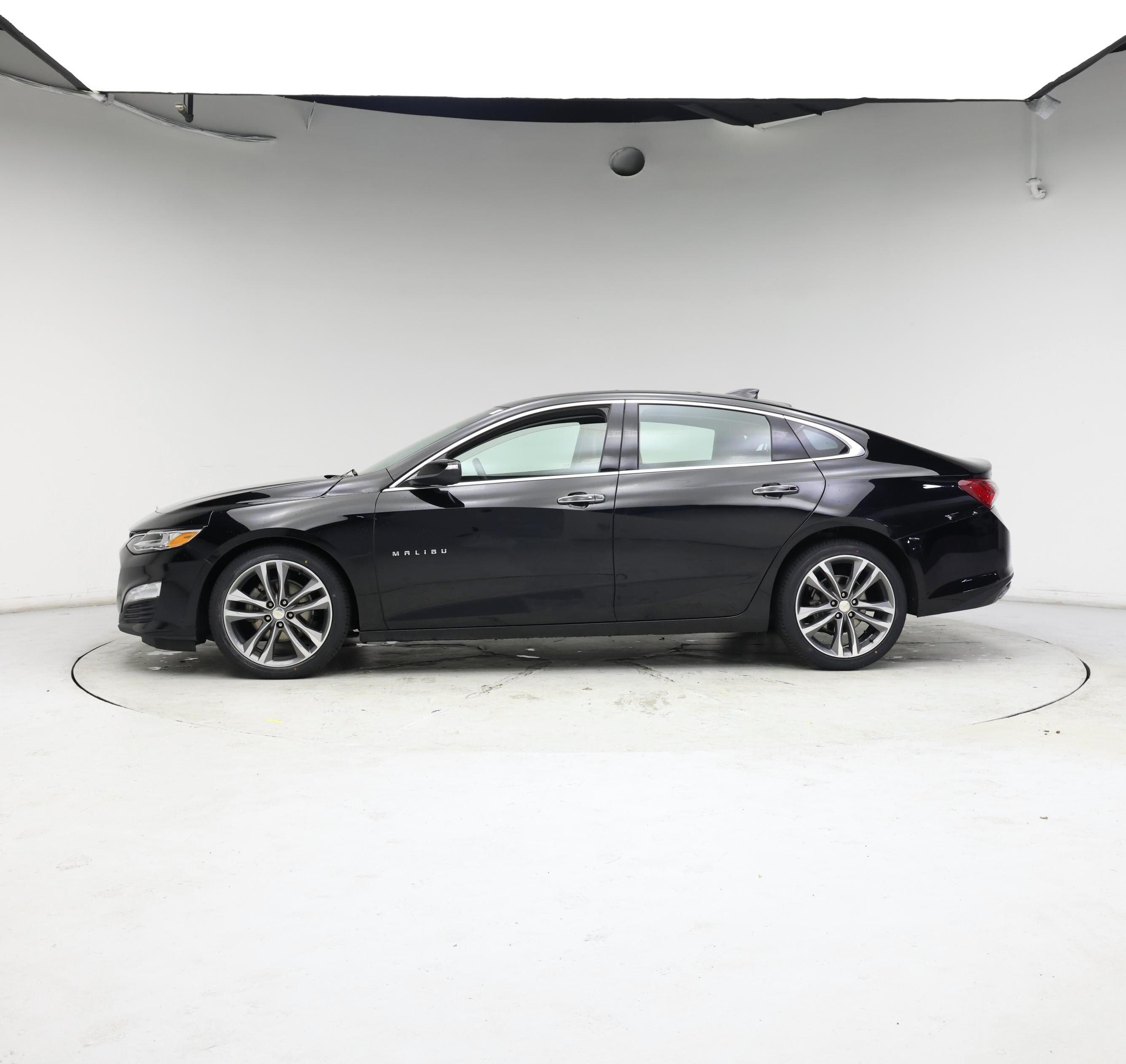 Thumbnail: 2020 Chevrolet Malibu - 3
