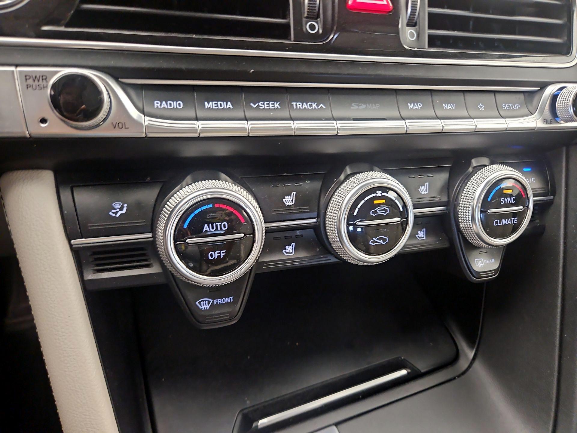 Thumbnail: 2019 Genesis G70 - 17