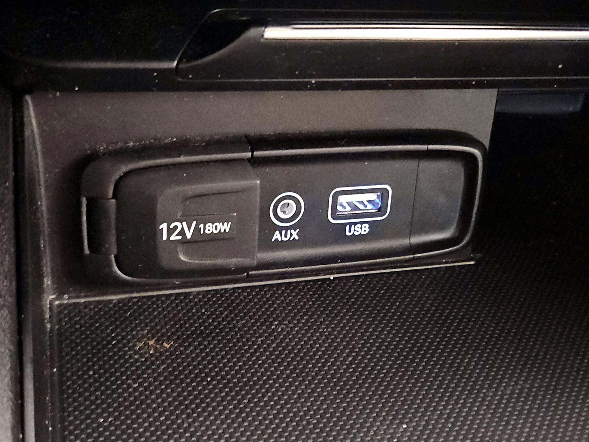 Thumbnail: 2019 Genesis G70 - 19