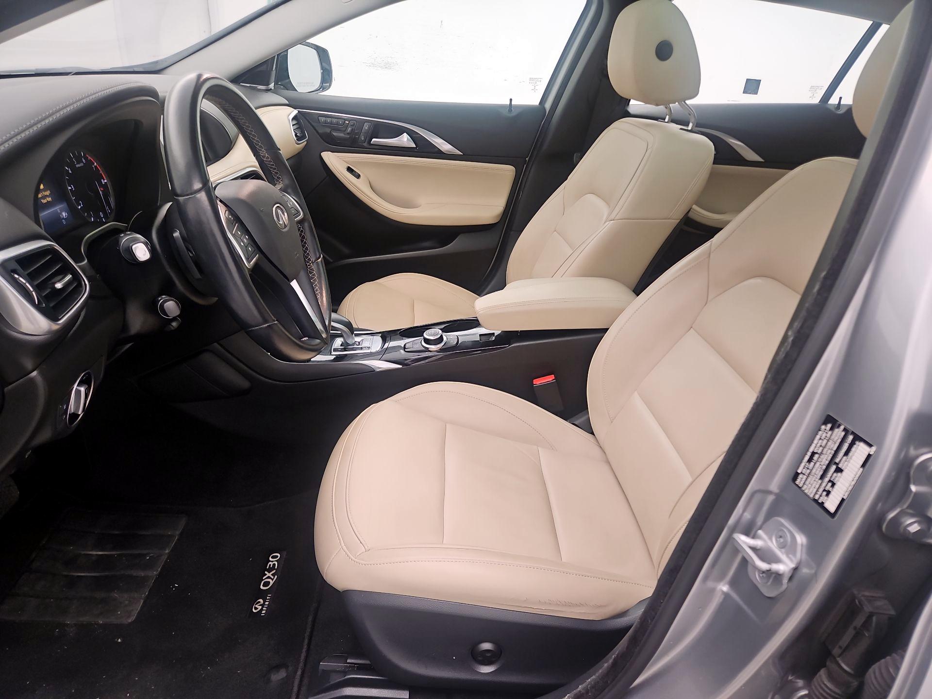 Thumbnail: 2018 INFINITI QX30 - 11