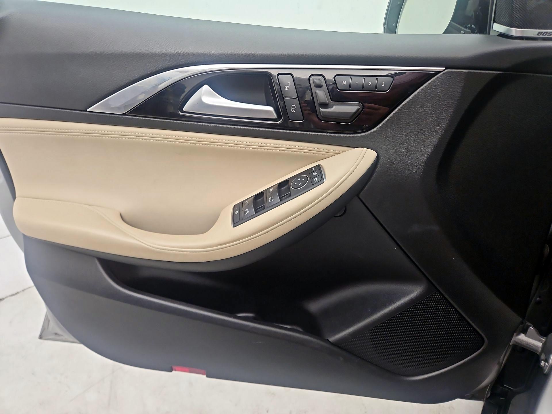Thumbnail: 2018 INFINITI QX30 - 12