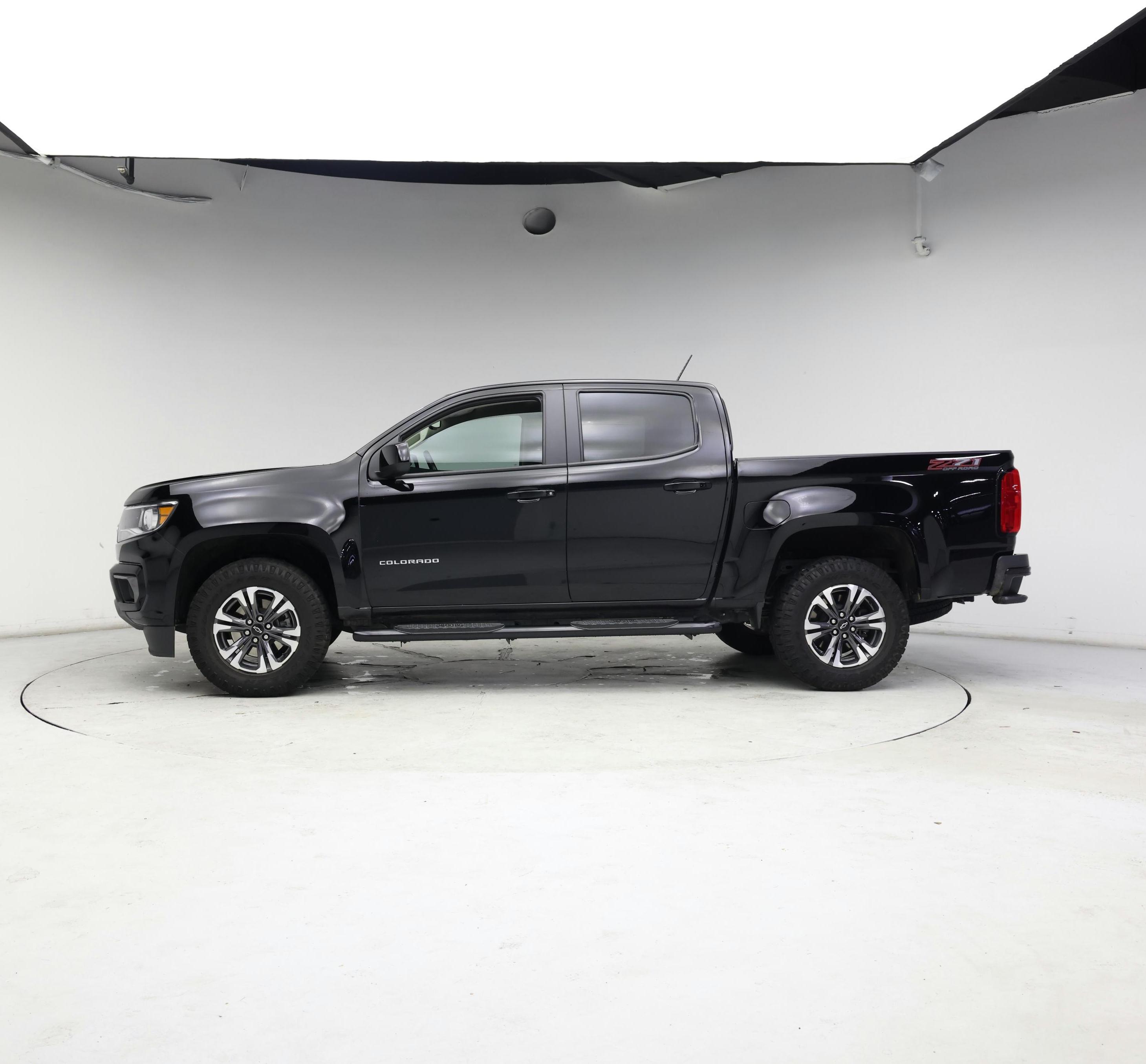 Thumbnail: 2022 Chevrolet Colorado - 3