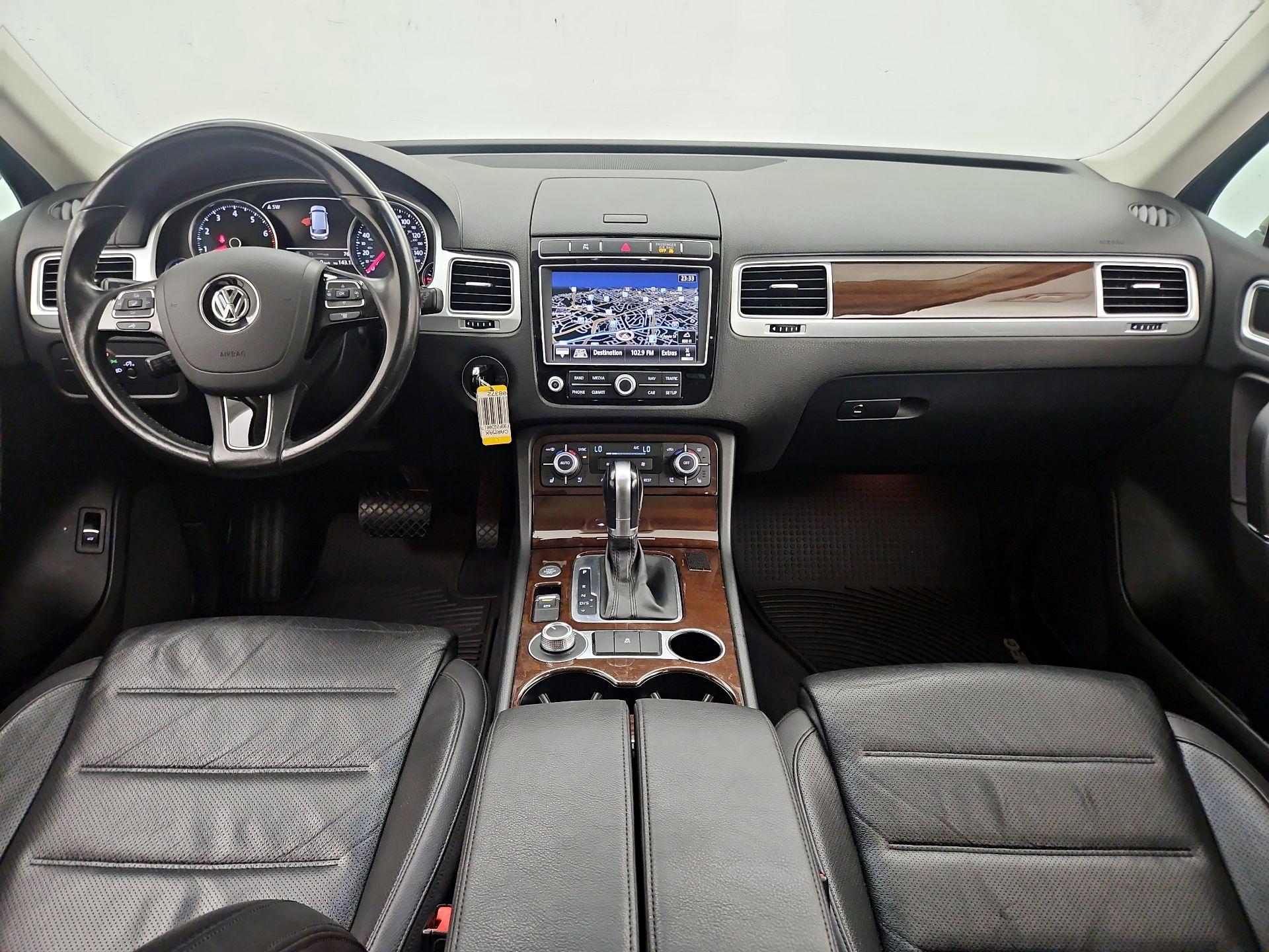Thumbnail: 2016 Volkswagen Touareg - 9