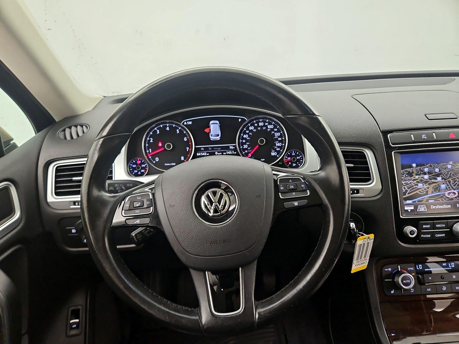 Thumbnail: 2016 Volkswagen Touareg - 10