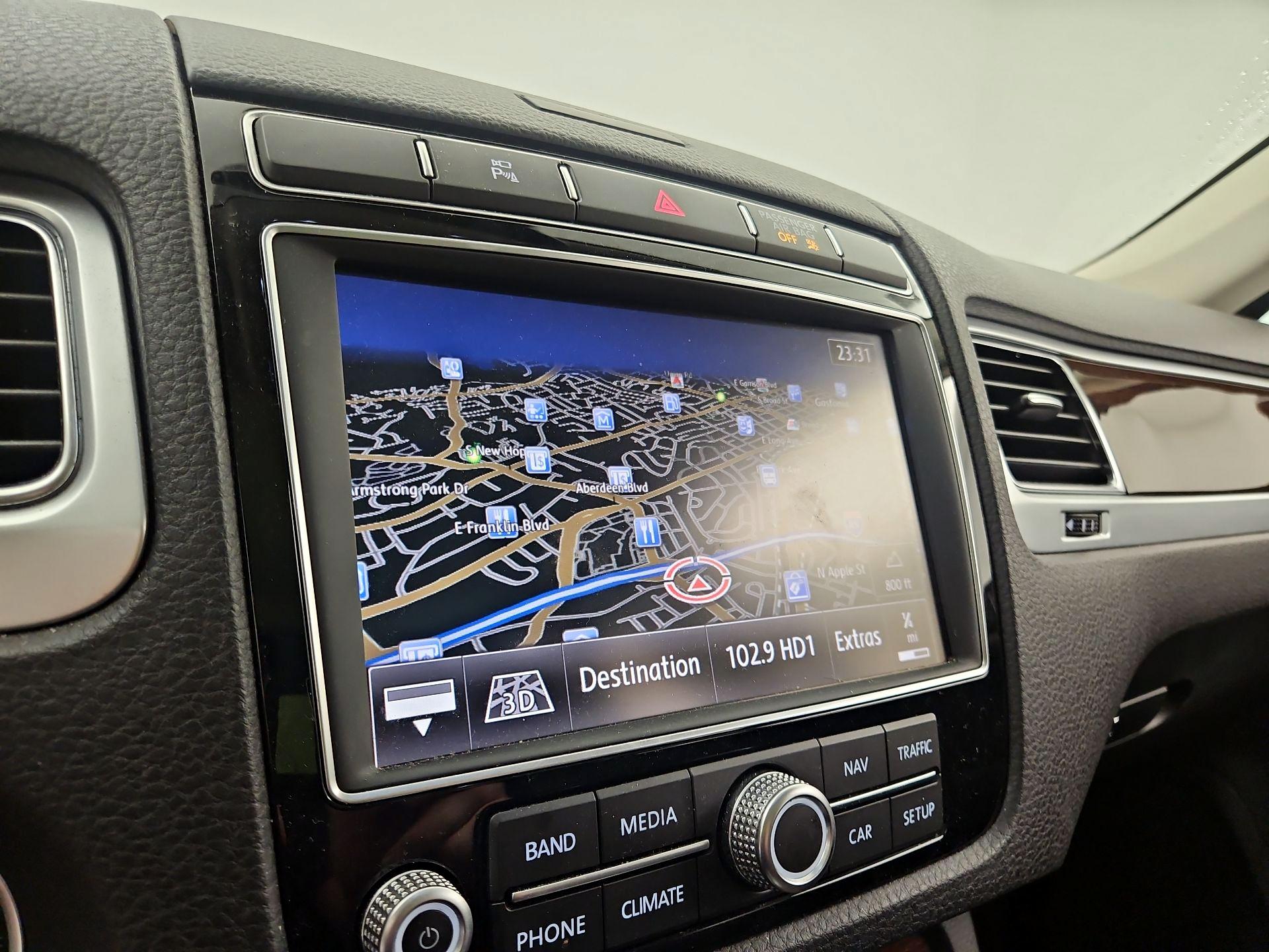 Thumbnail: 2016 Volkswagen Touareg - 14