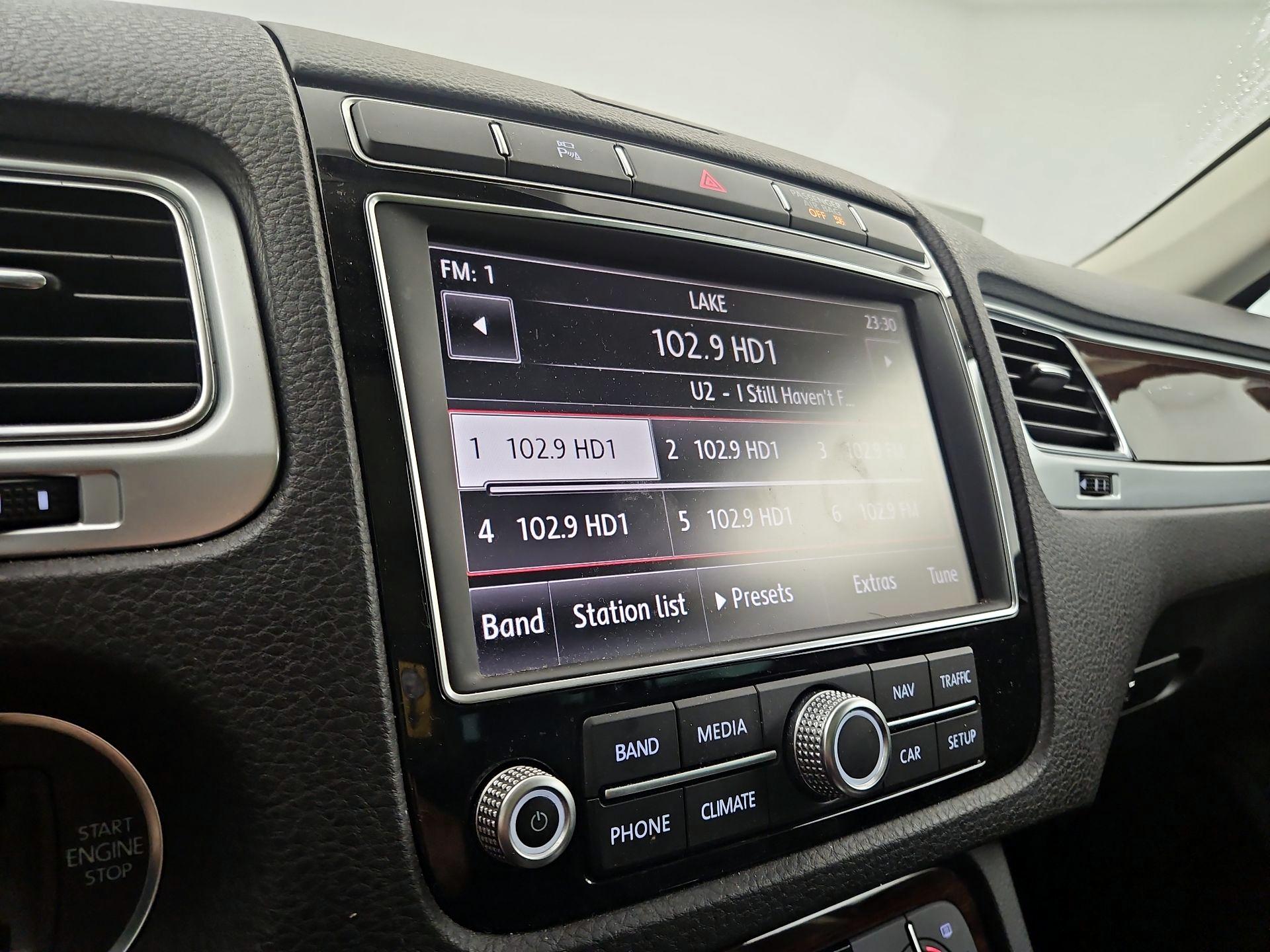 Thumbnail: 2016 Volkswagen Touareg - 16