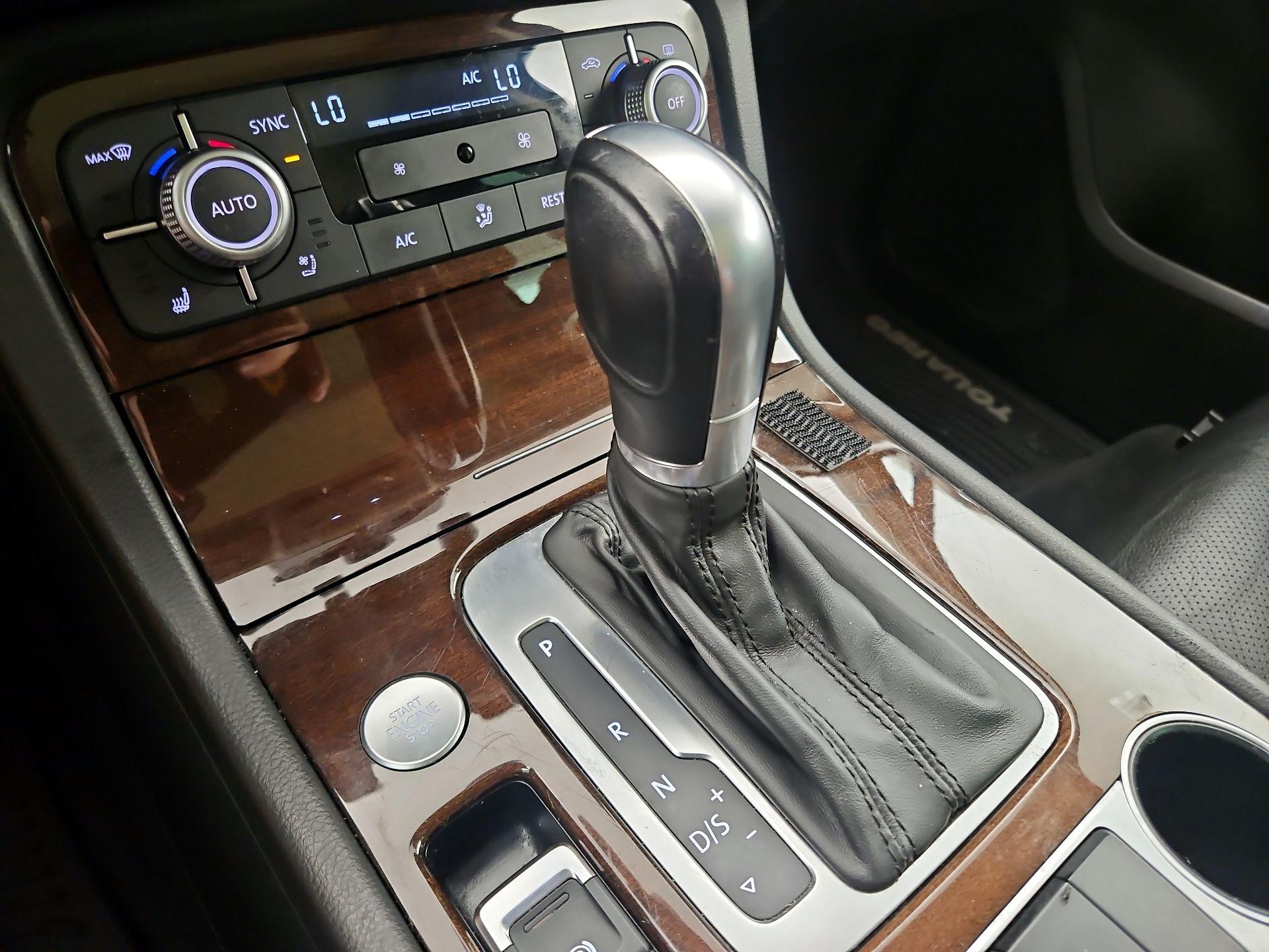 Thumbnail: 2016 Volkswagen Touareg - 18