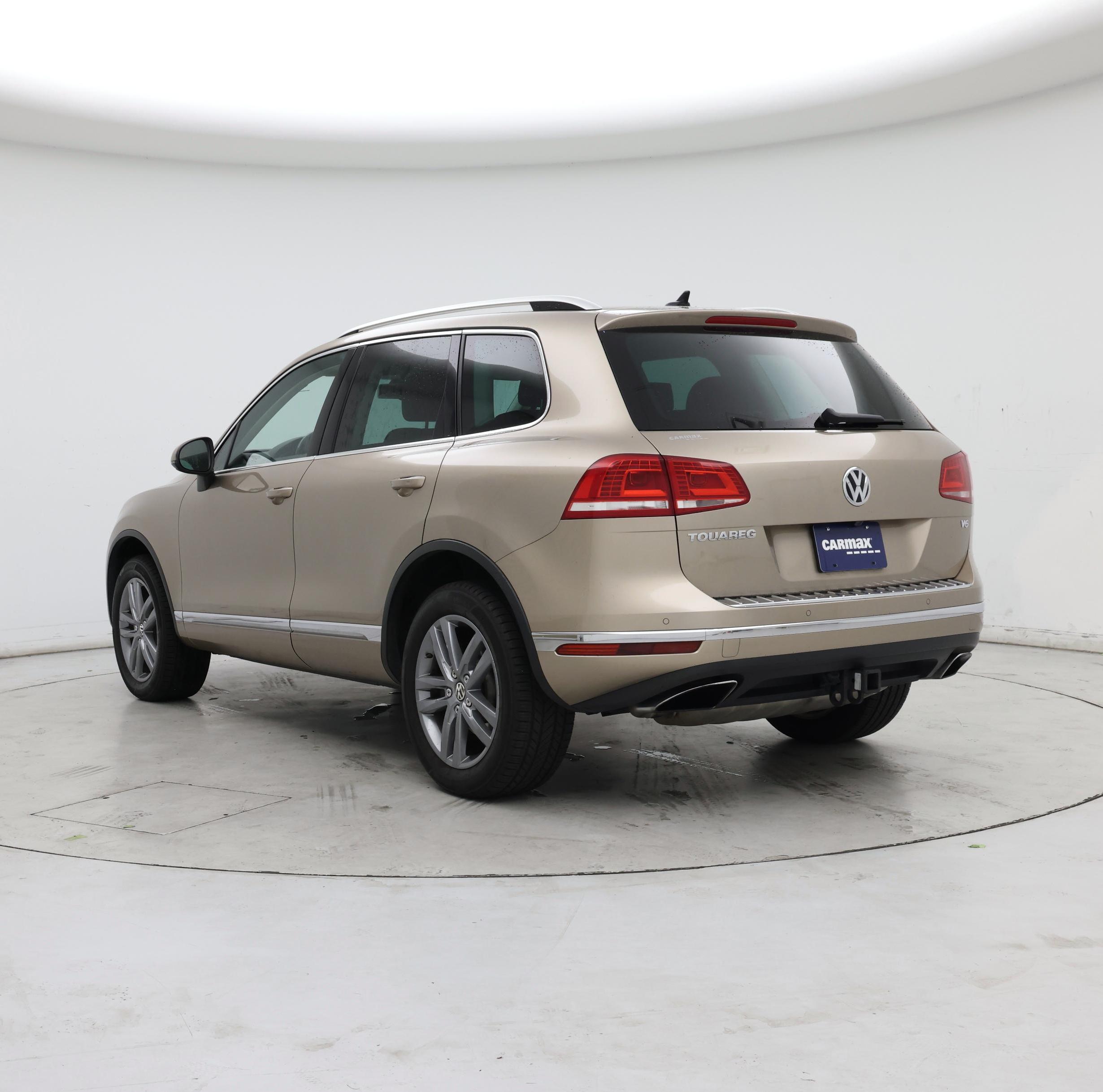 Thumbnail: 2016 Volkswagen Touareg - 2