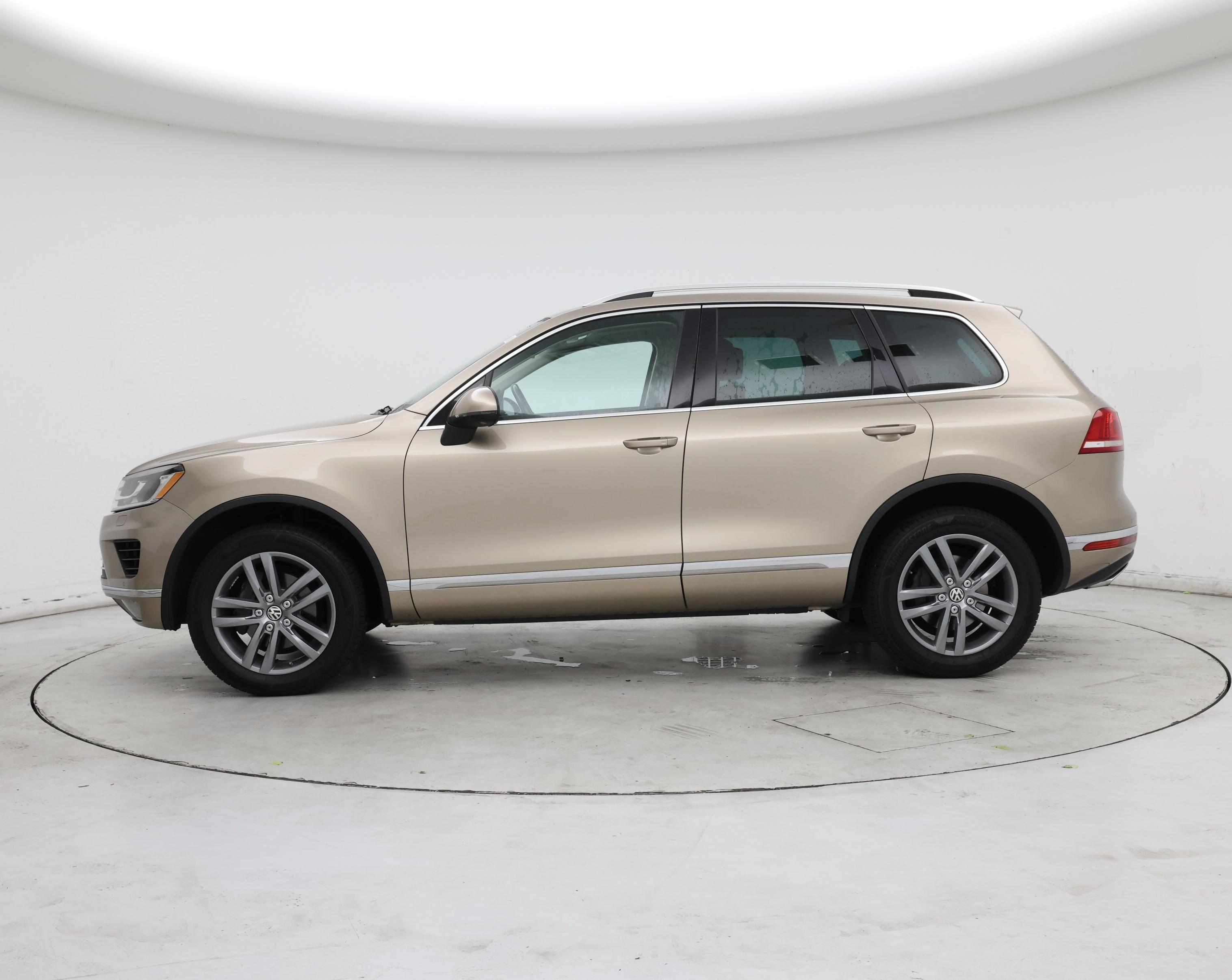 Thumbnail: 2016 Volkswagen Touareg - 3