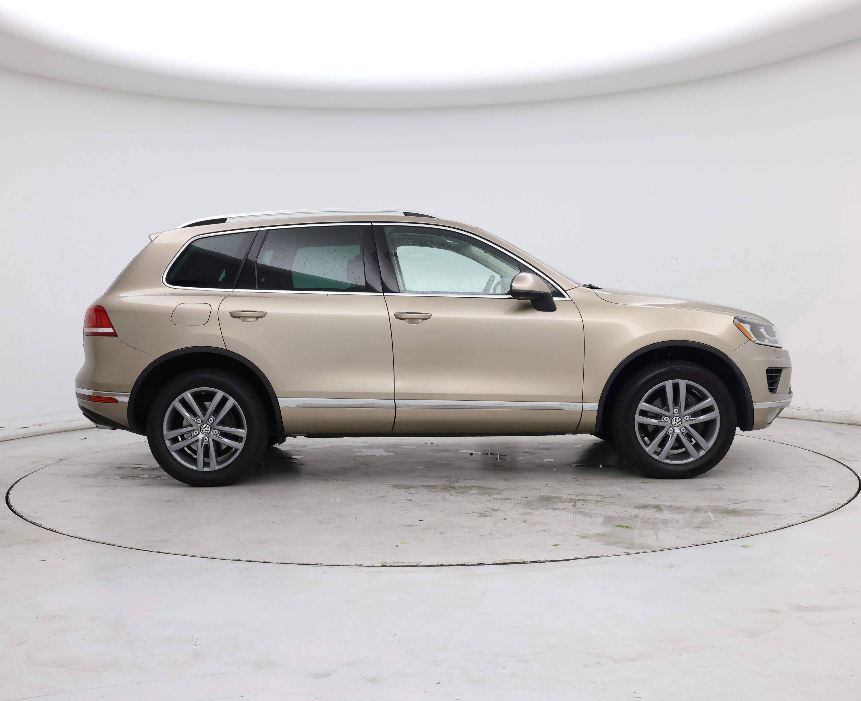 Thumbnail: 2016 Volkswagen Touareg - 7