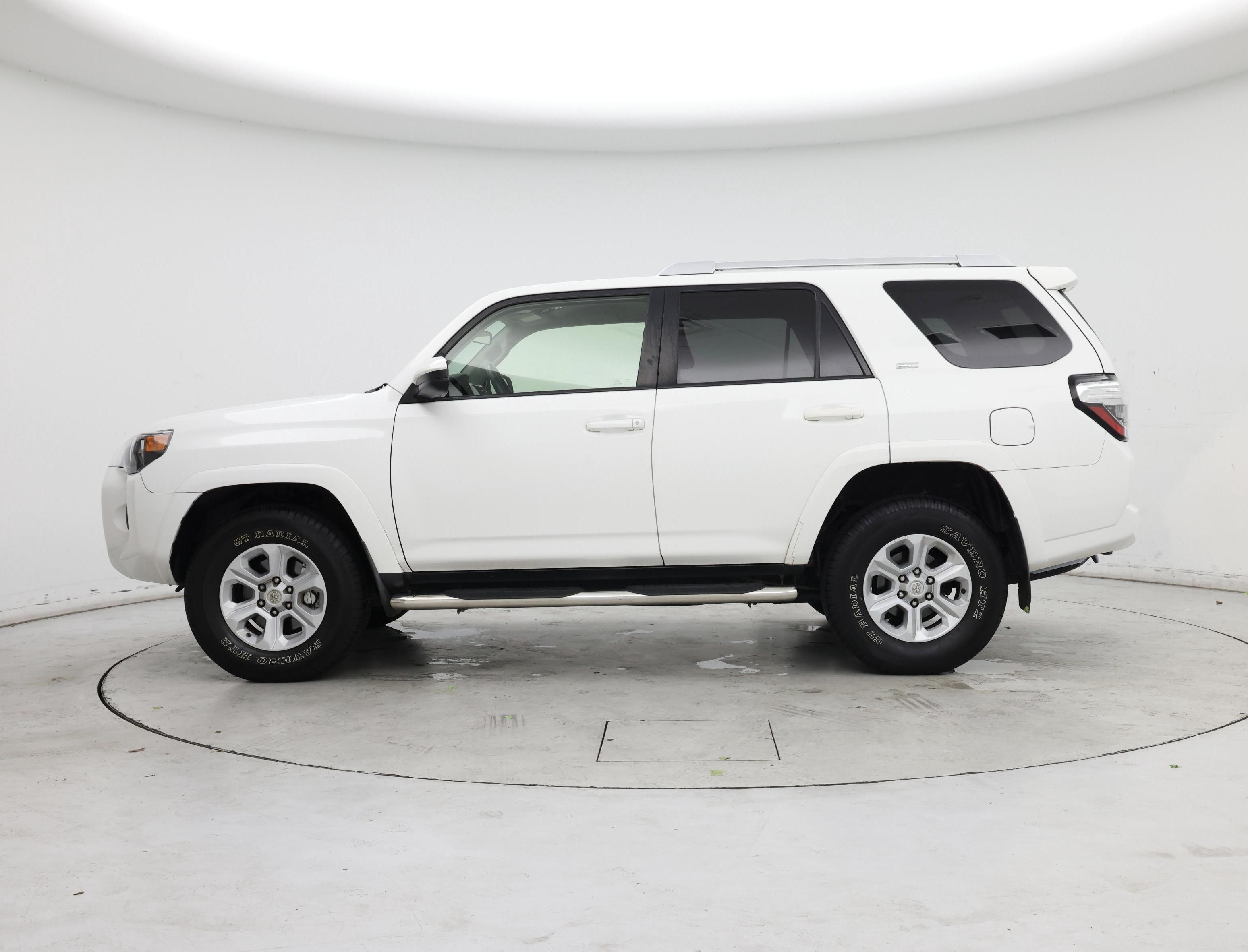 Thumbnail: 2016 Toyota 4Runner - 3