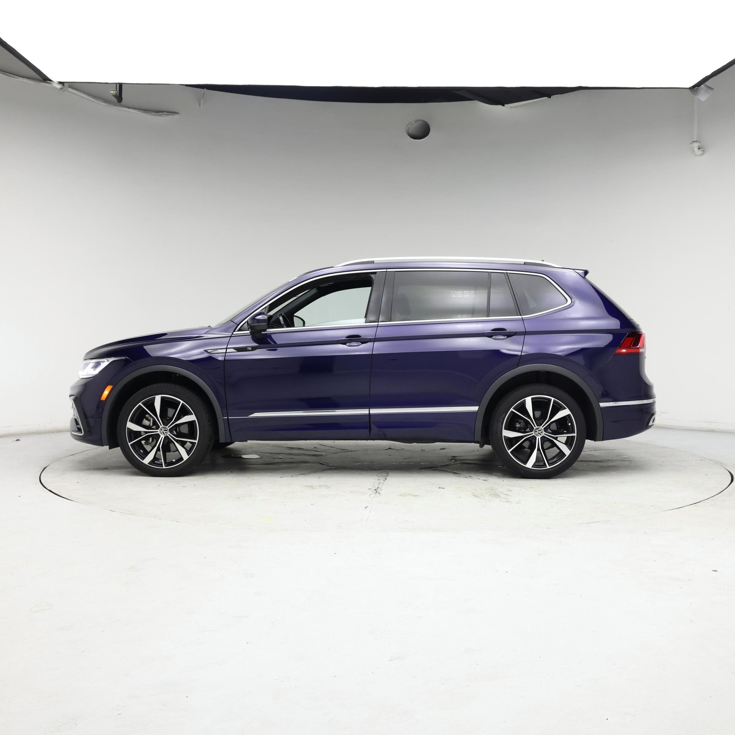Thumbnail: 2022 Volkswagen Tiguan - 3