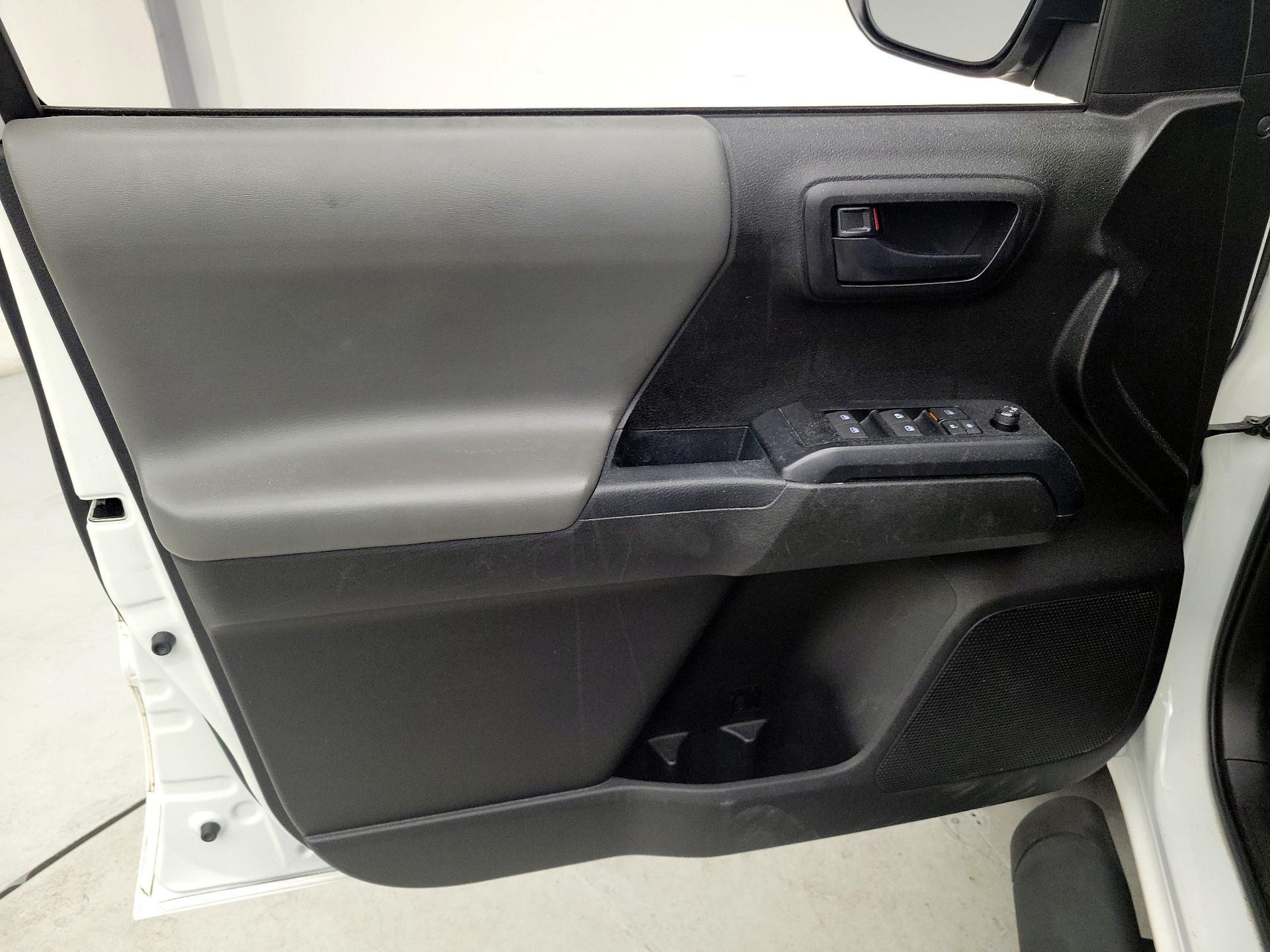 Thumbnail: 2021 Toyota Tacoma - 12