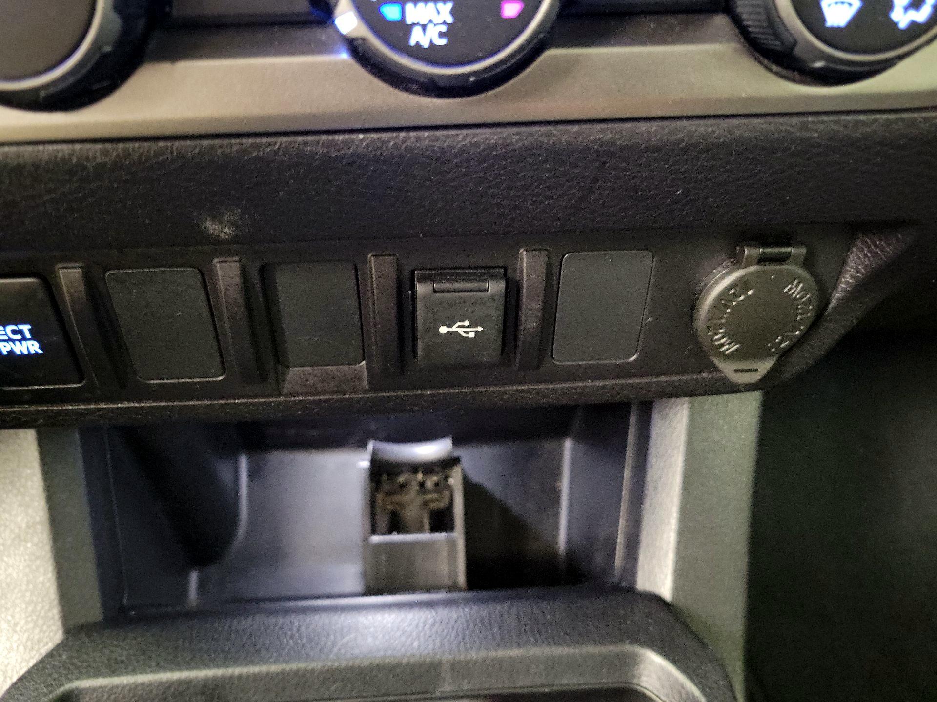 Thumbnail: 2021 Toyota Tacoma - 18