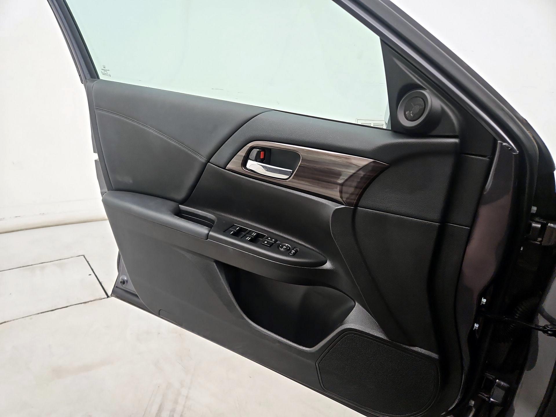 Thumbnail: 2016 Honda Accord - 12