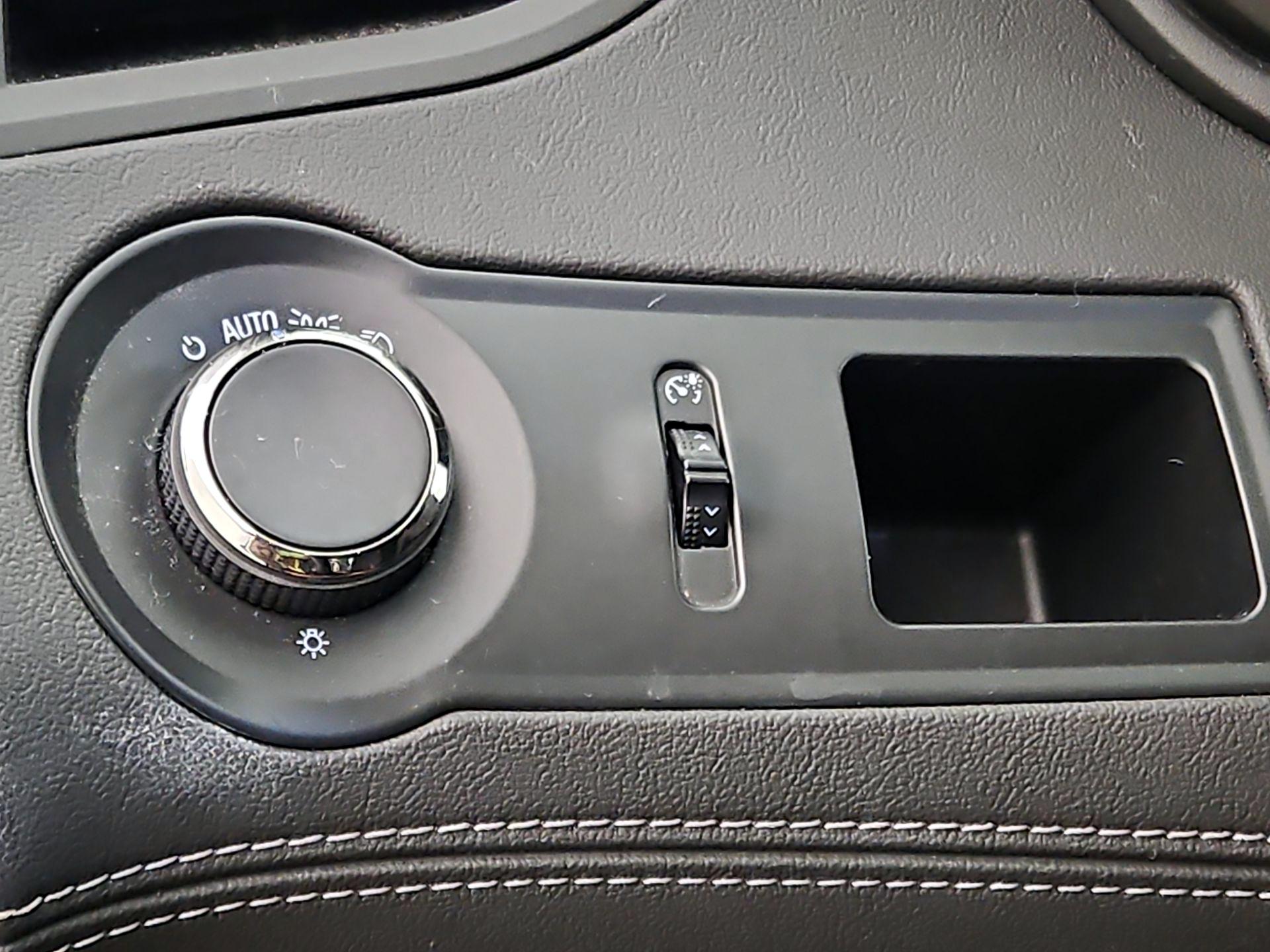 Thumbnail: 2014 Buick LaCrosse - 13