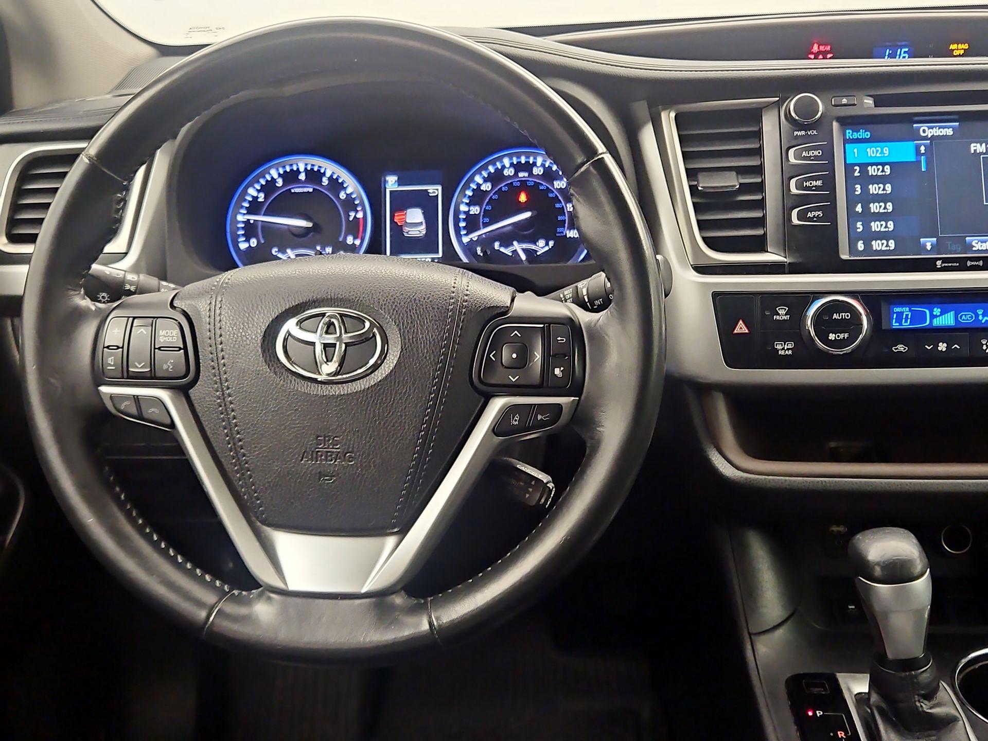 Thumbnail: 2017 Toyota Highlander - 10