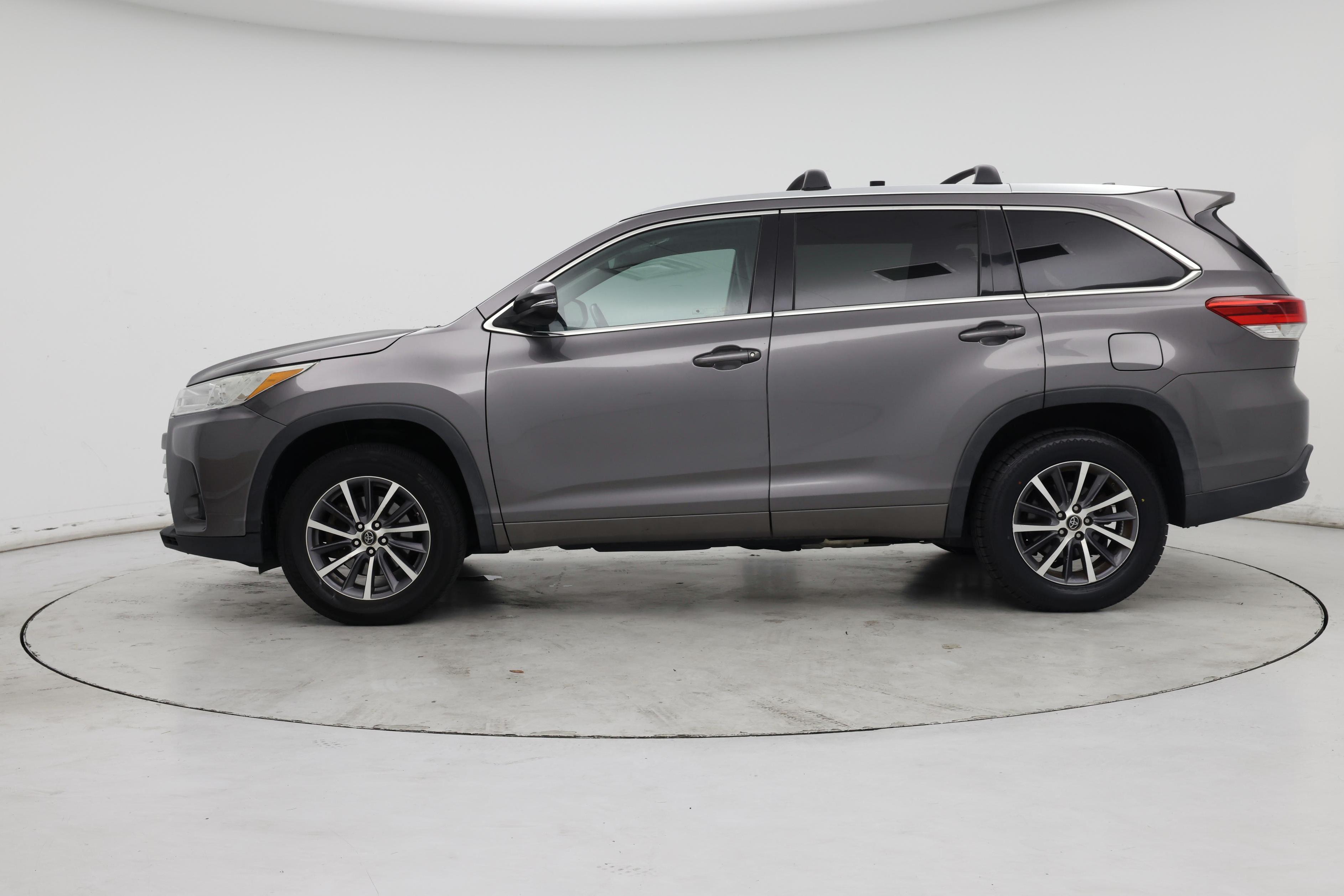 Thumbnail: 2017 Toyota Highlander - 3