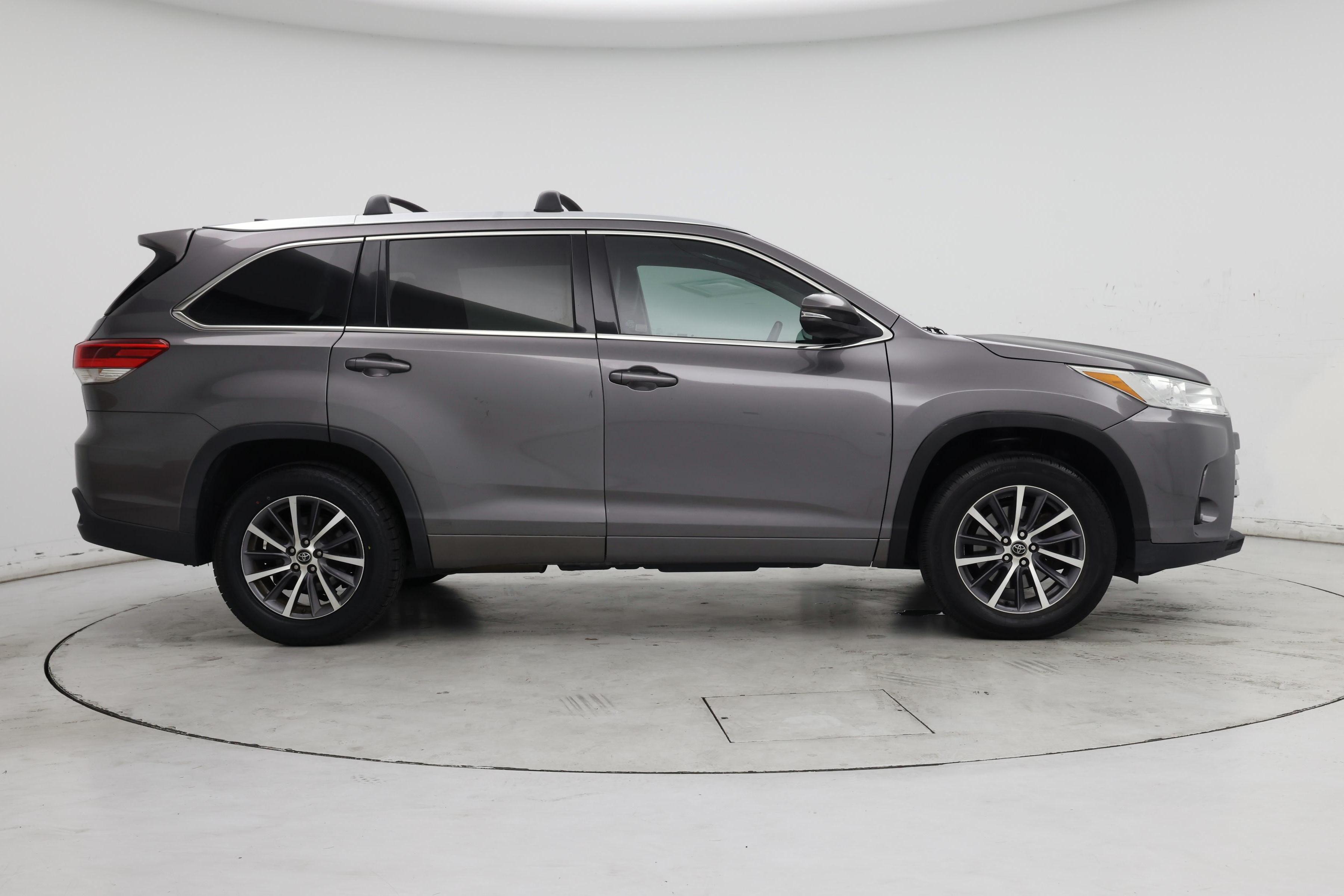 Thumbnail: 2017 Toyota Highlander - 7