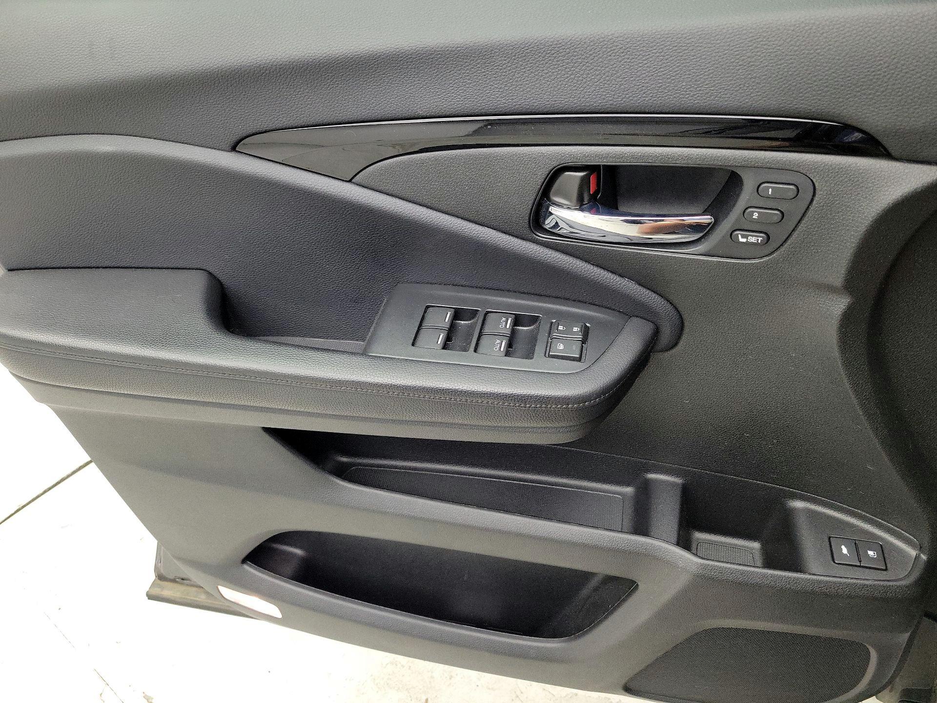Thumbnail: 2020 Honda Pilot - 12