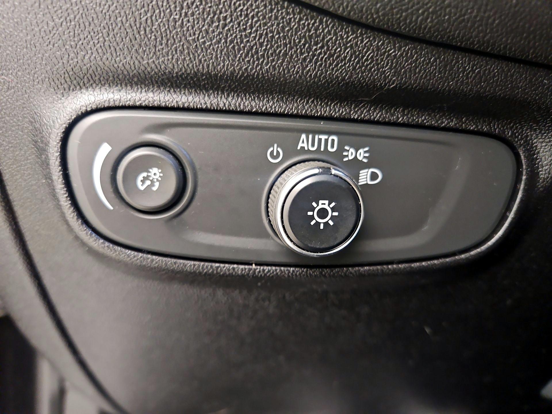Thumbnail: 2018 Chevrolet Equinox - 13