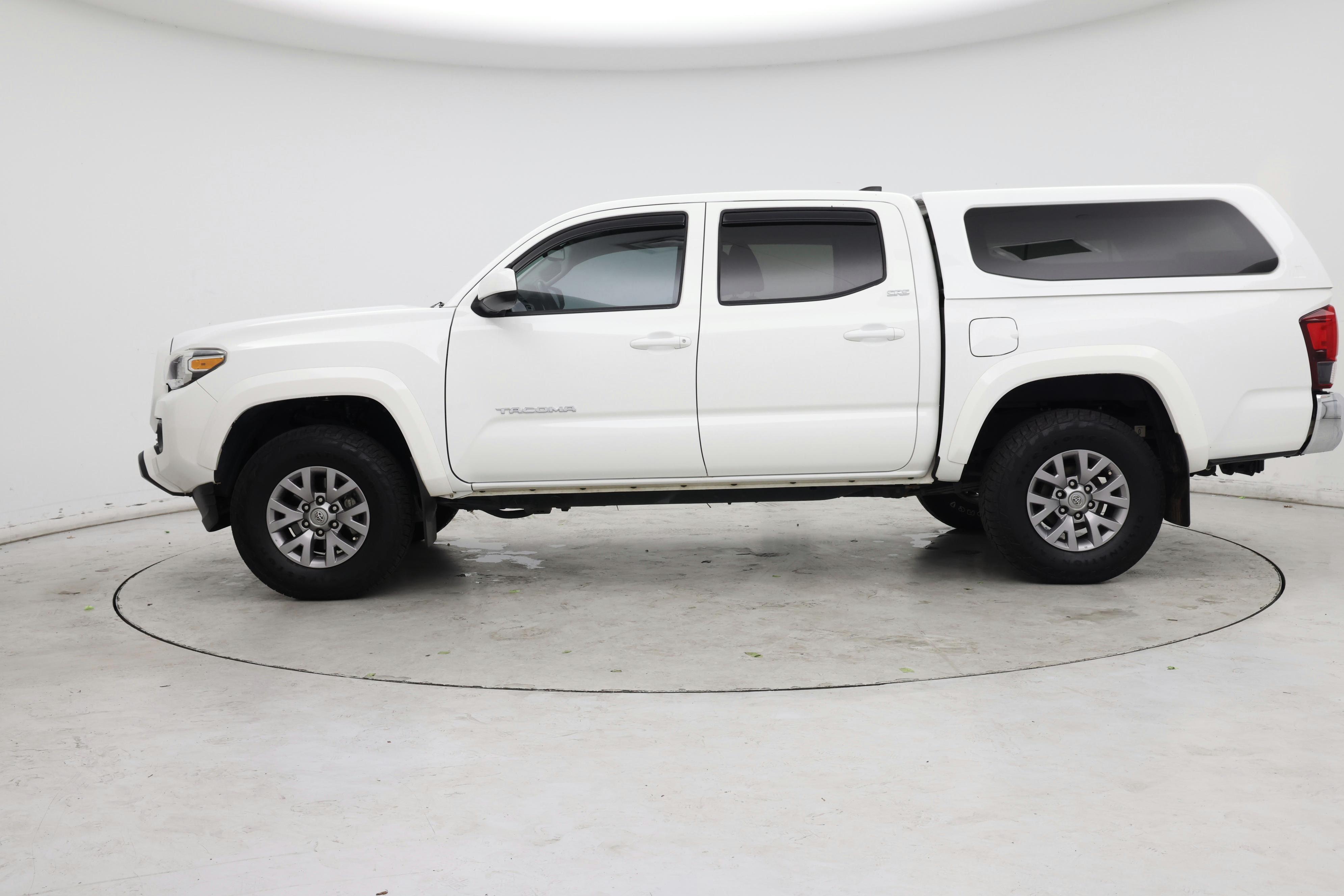 Thumbnail: 2018 Toyota Tacoma - 3