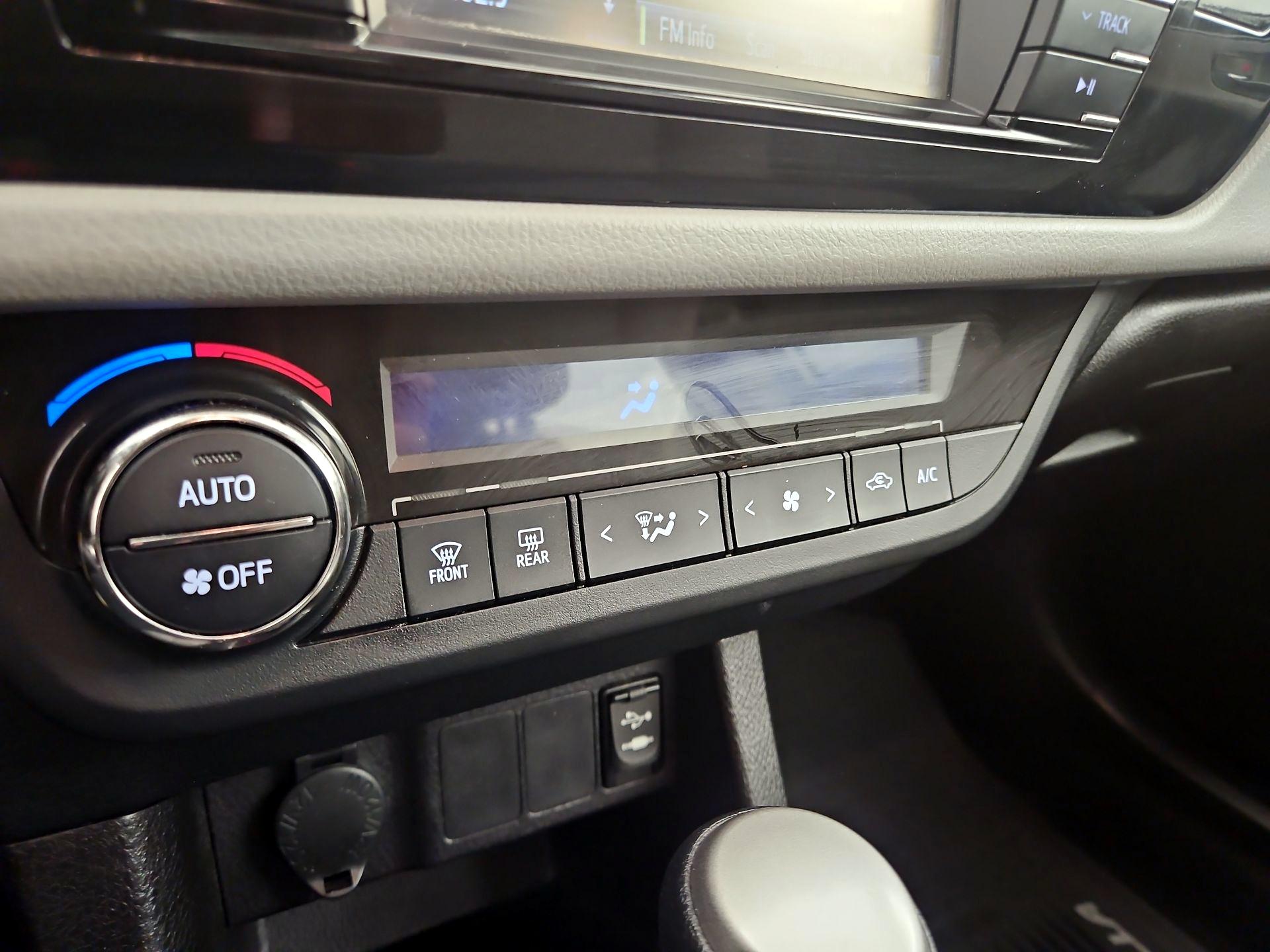 Thumbnail: 2016 Toyota Corolla - 16