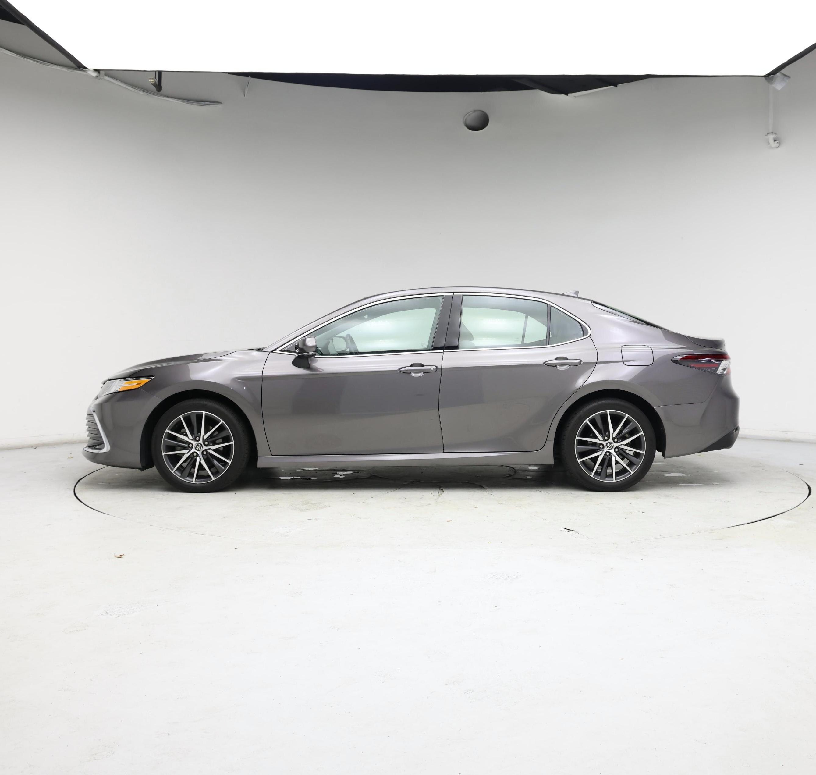 Thumbnail: 2022 Toyota Camry - 3