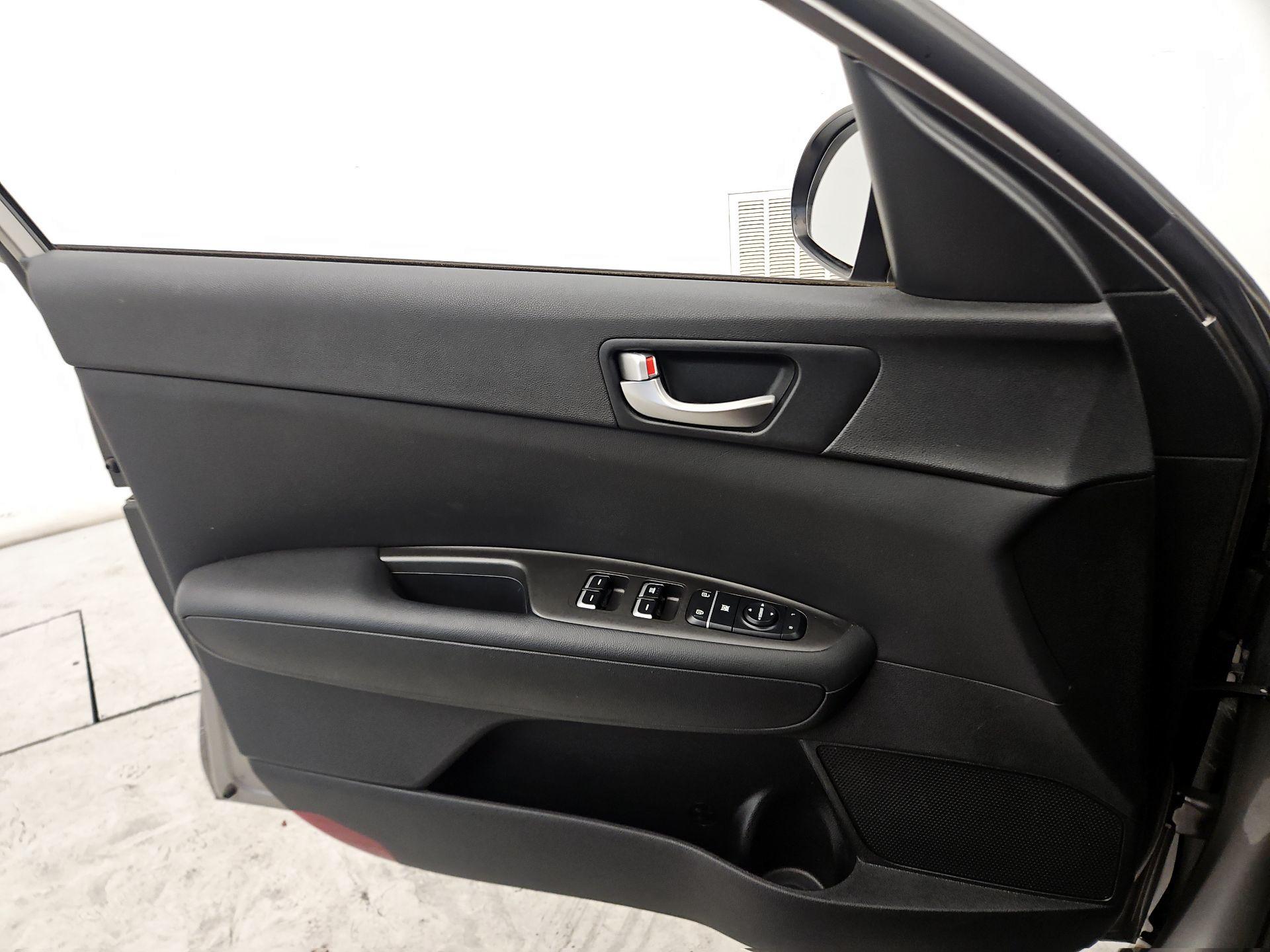 Thumbnail: 2016 Kia Optima - 12