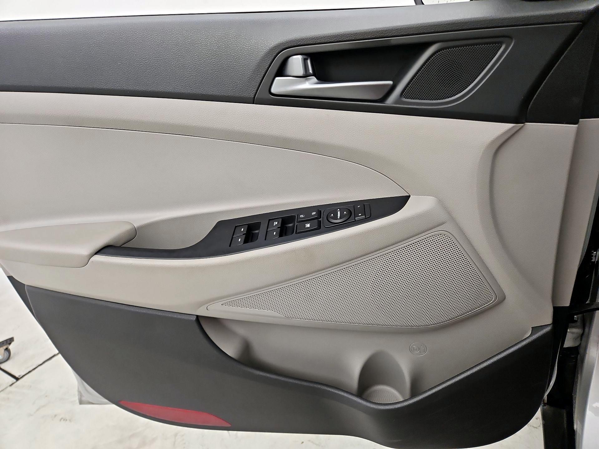 Thumbnail: 2016 Hyundai Tucson - 12
