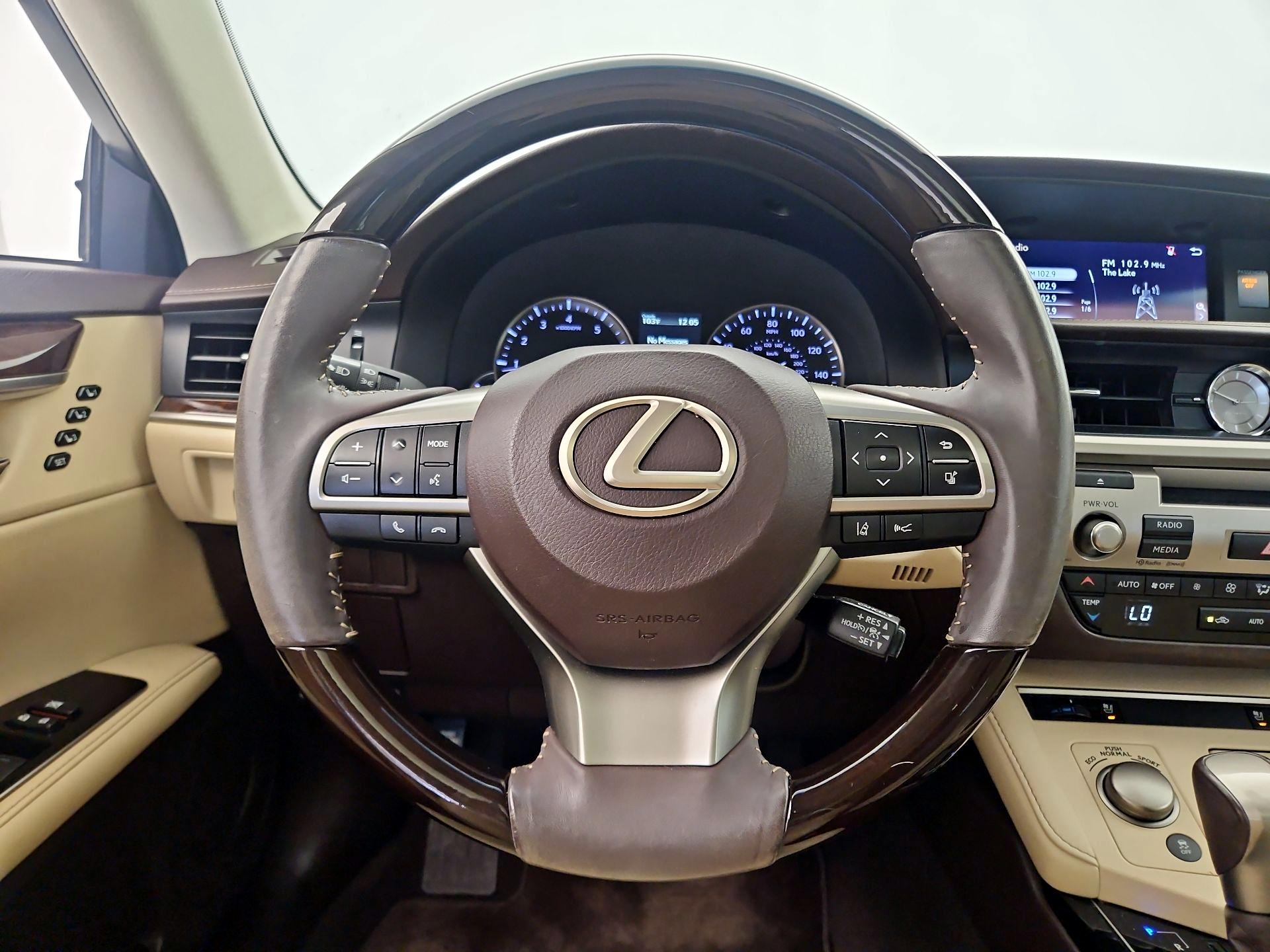 Thumbnail: 2018 Lexus ES - 10