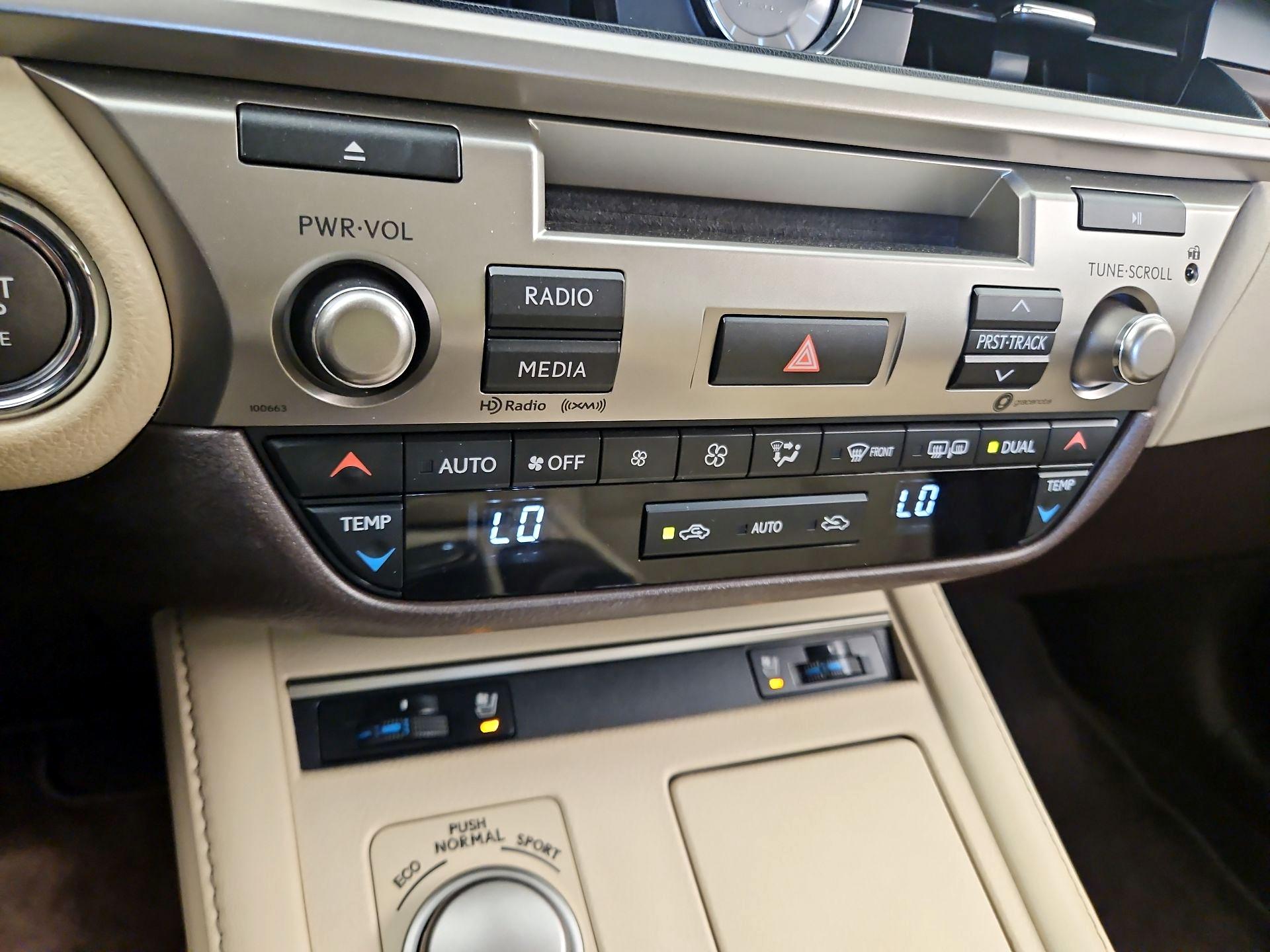 Thumbnail: 2018 Lexus ES - 16