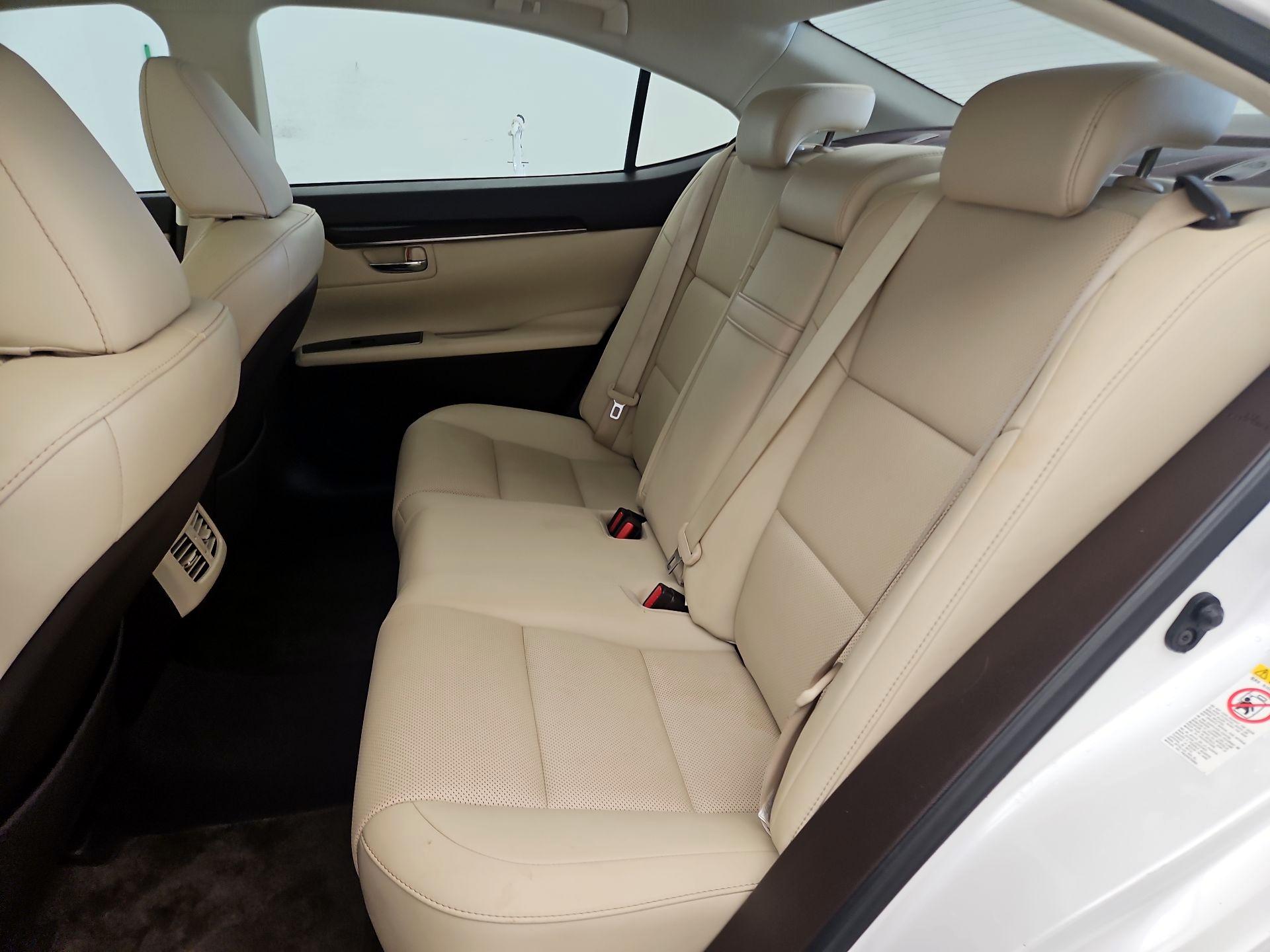 Thumbnail: 2018 Lexus ES - 20