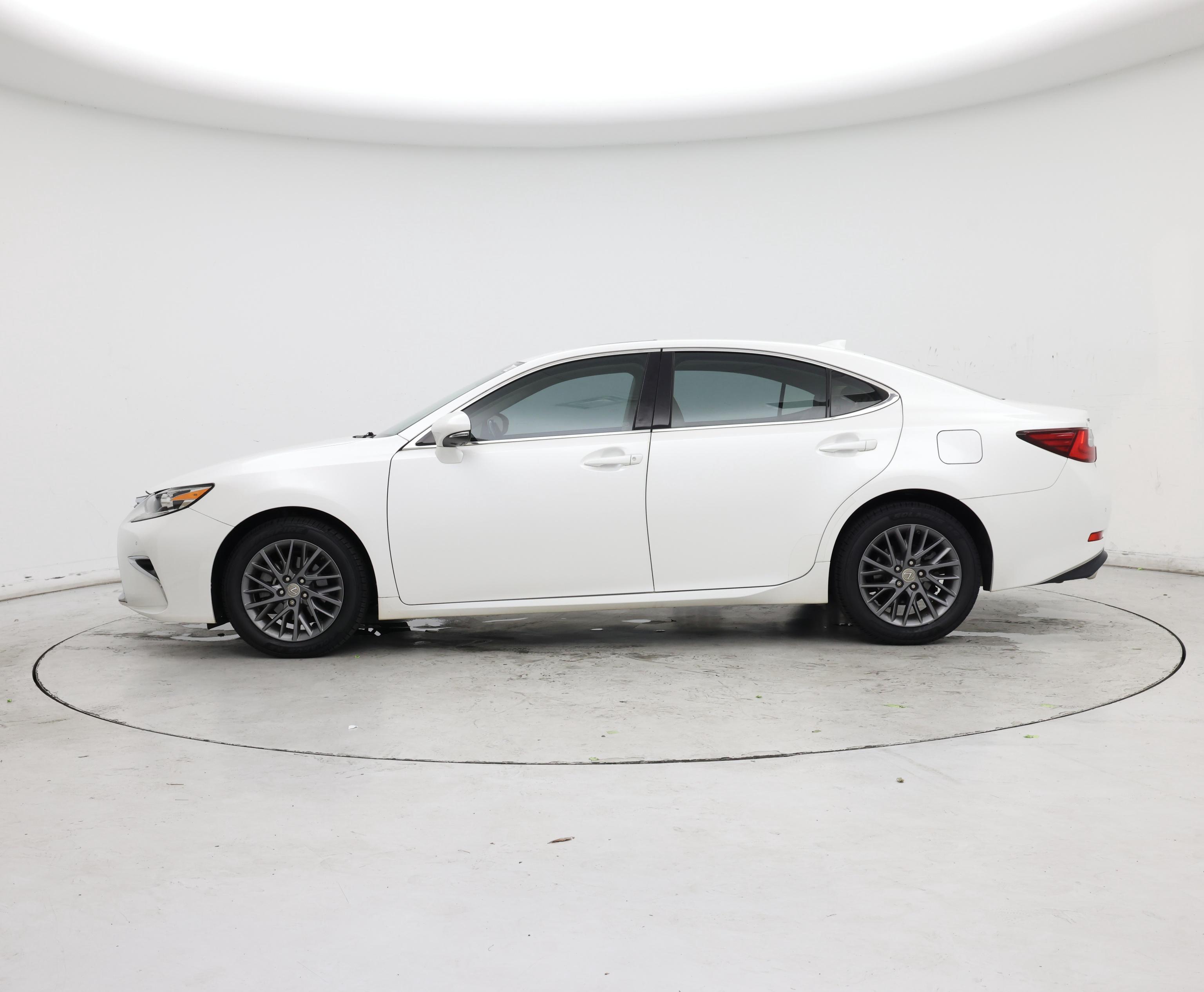 Thumbnail: 2018 Lexus ES - 3