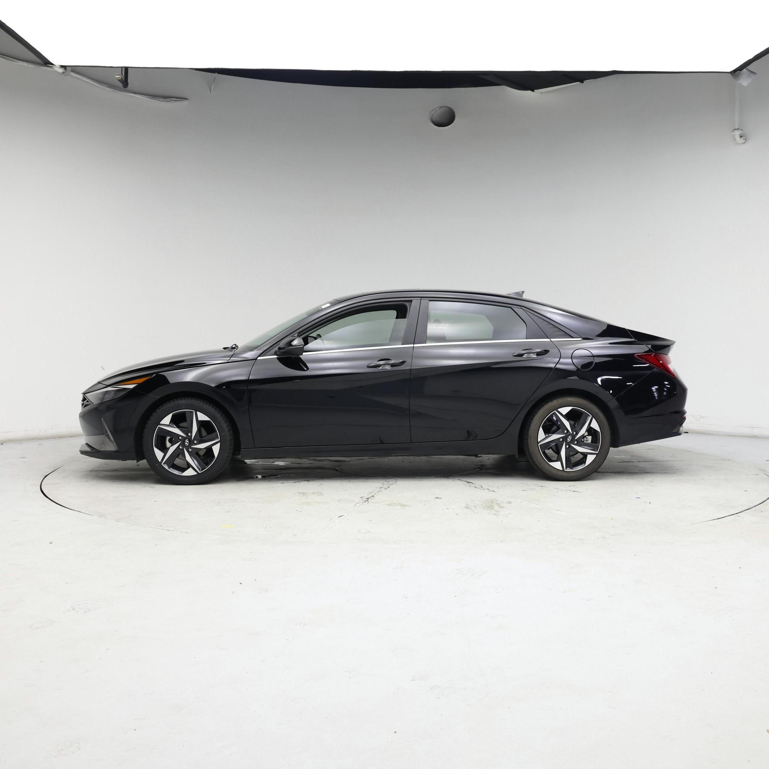 Thumbnail: 2023 Hyundai Elantra - 3