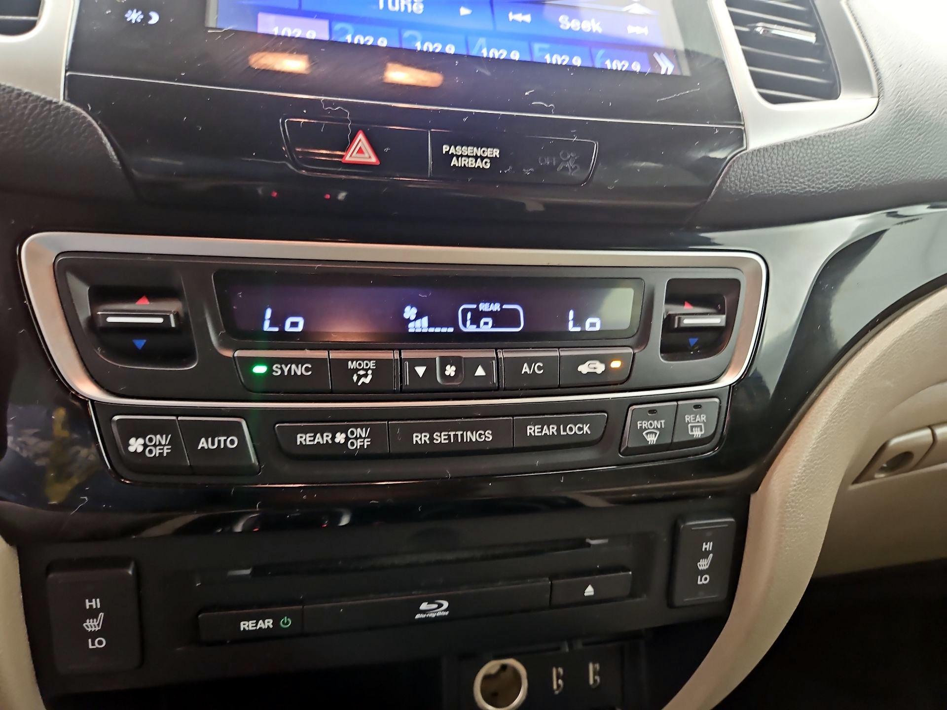Thumbnail: 2016 Honda Pilot - 16