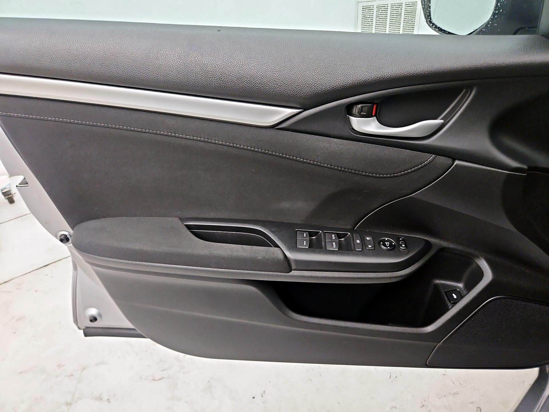 Thumbnail: 2016 Honda Civic - 12