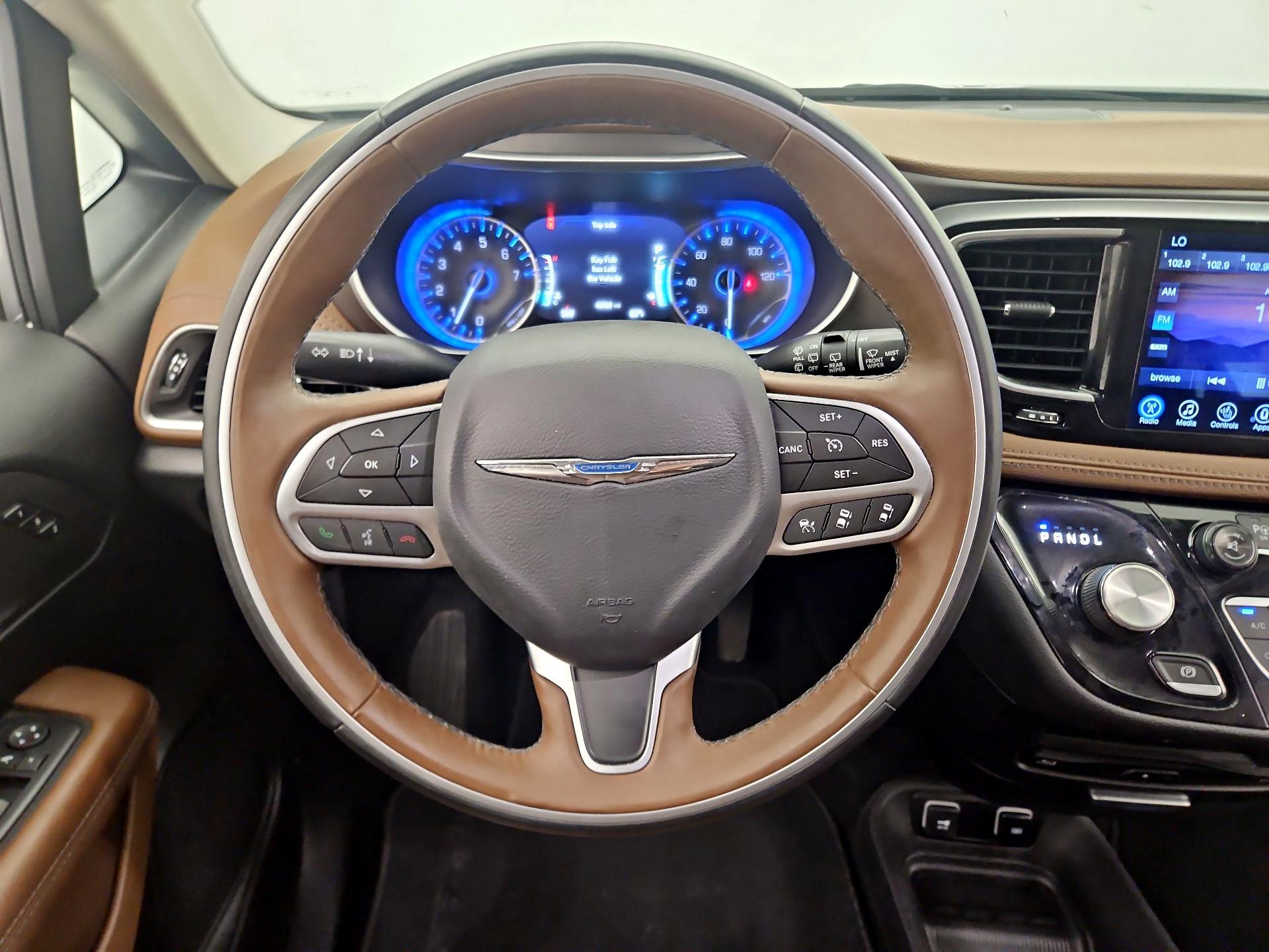 Thumbnail: 2017 Chrysler Pacifica - 10