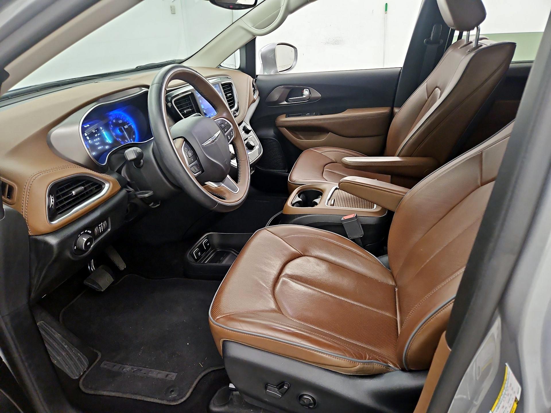 Thumbnail: 2017 Chrysler Pacifica - 11